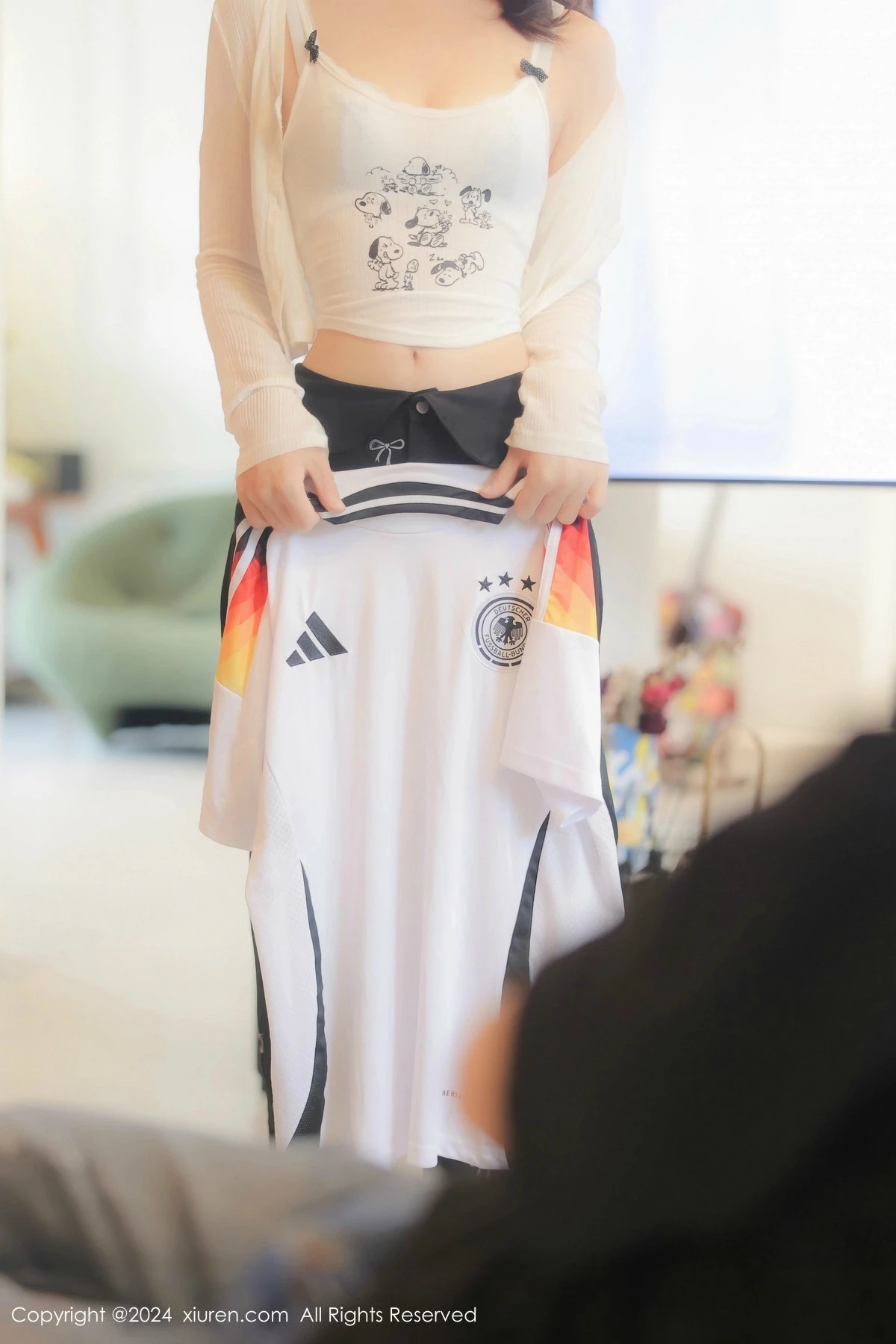 [[XiuRen秀人网]秀人网]No.8812_模特桃妖夭欧洲杯主题白色球服配白丝袜秀曼妙身姿撩人诱惑写真90P