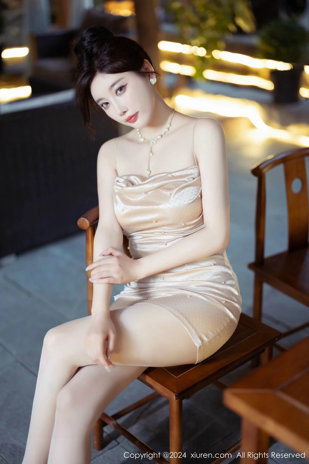 [[XiuRen秀人网]秀人网]No.8815_女神杨晨晨Yome性感露肩吊裙露白色蕾丝情趣内衣惹火诱惑写真80P