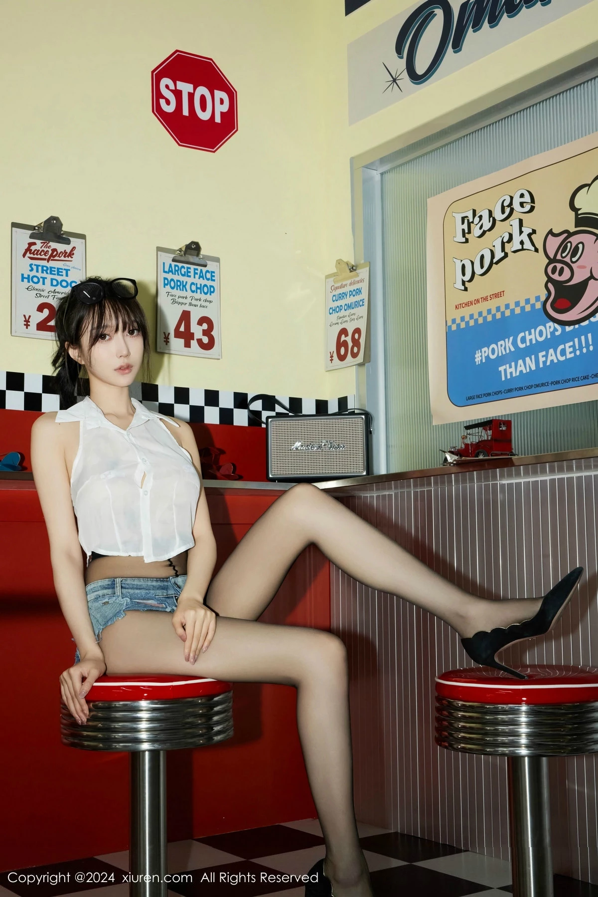 [[XiuRen秀人网]秀人网]No.8811_模特玥儿玥er性感蓝色超短牛仔裤配超薄黑丝秀曼妙身姿诱惑写真74P