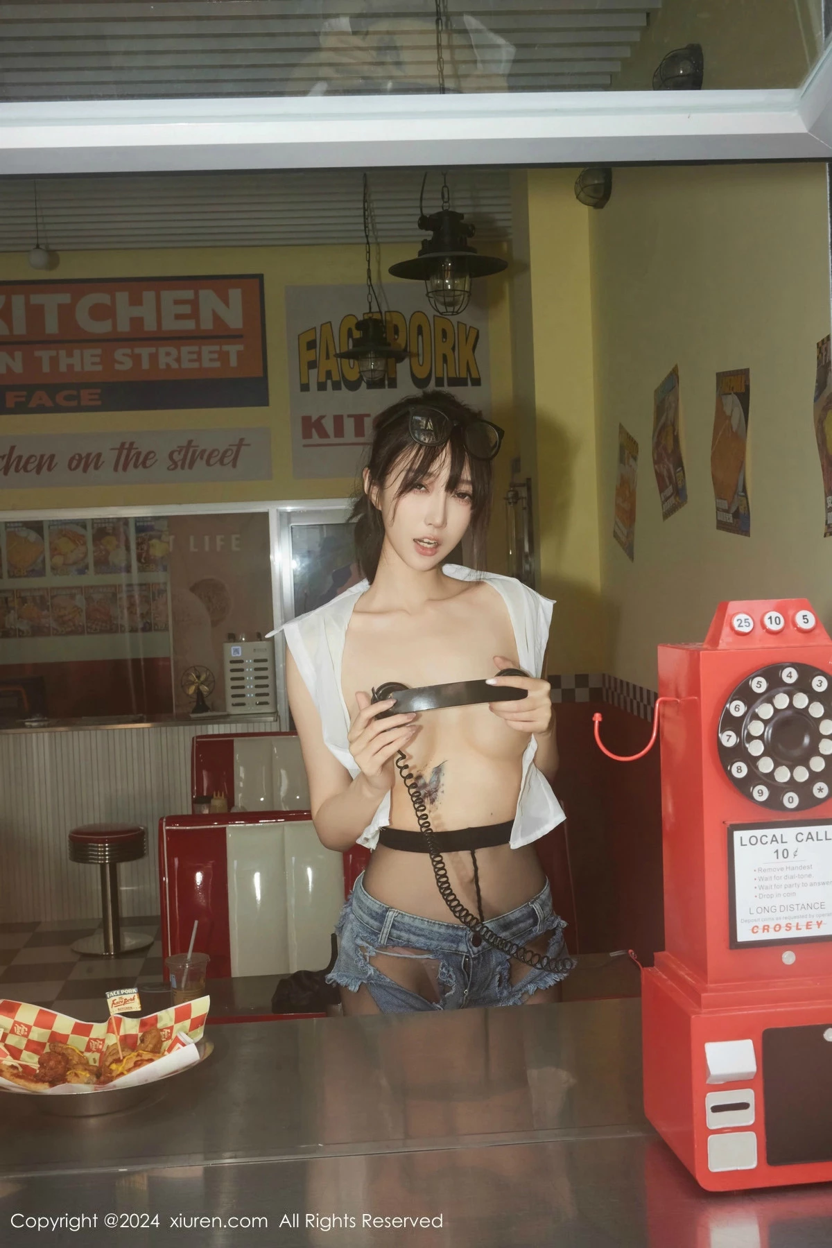 [[XiuRen秀人网]秀人网]No.8811_模特玥儿玥er性感蓝色超短牛仔裤配超薄黑丝秀曼妙身姿诱惑写真74P