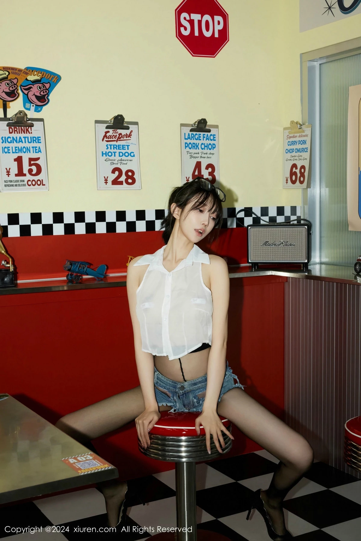 [[XiuRen秀人网]秀人网]No.8811_模特玥儿玥er性感蓝色超短牛仔裤配超薄黑丝秀曼妙身姿诱惑写真74P