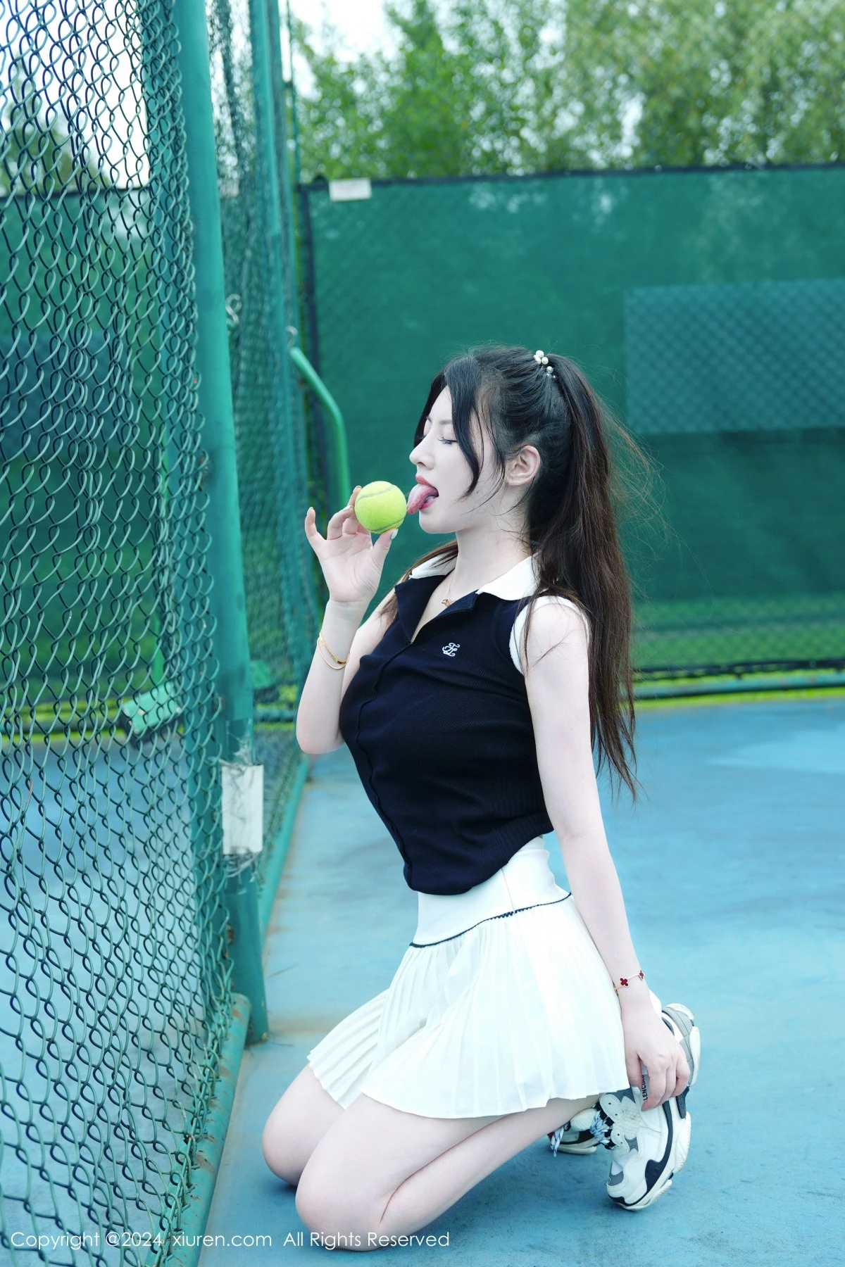 [[XiuRen秀人网]秀人网]No.8821_模特诗诗kiki户外性感运动装露粉色内衣秀丰腴身姿惹火诱惑写真74P