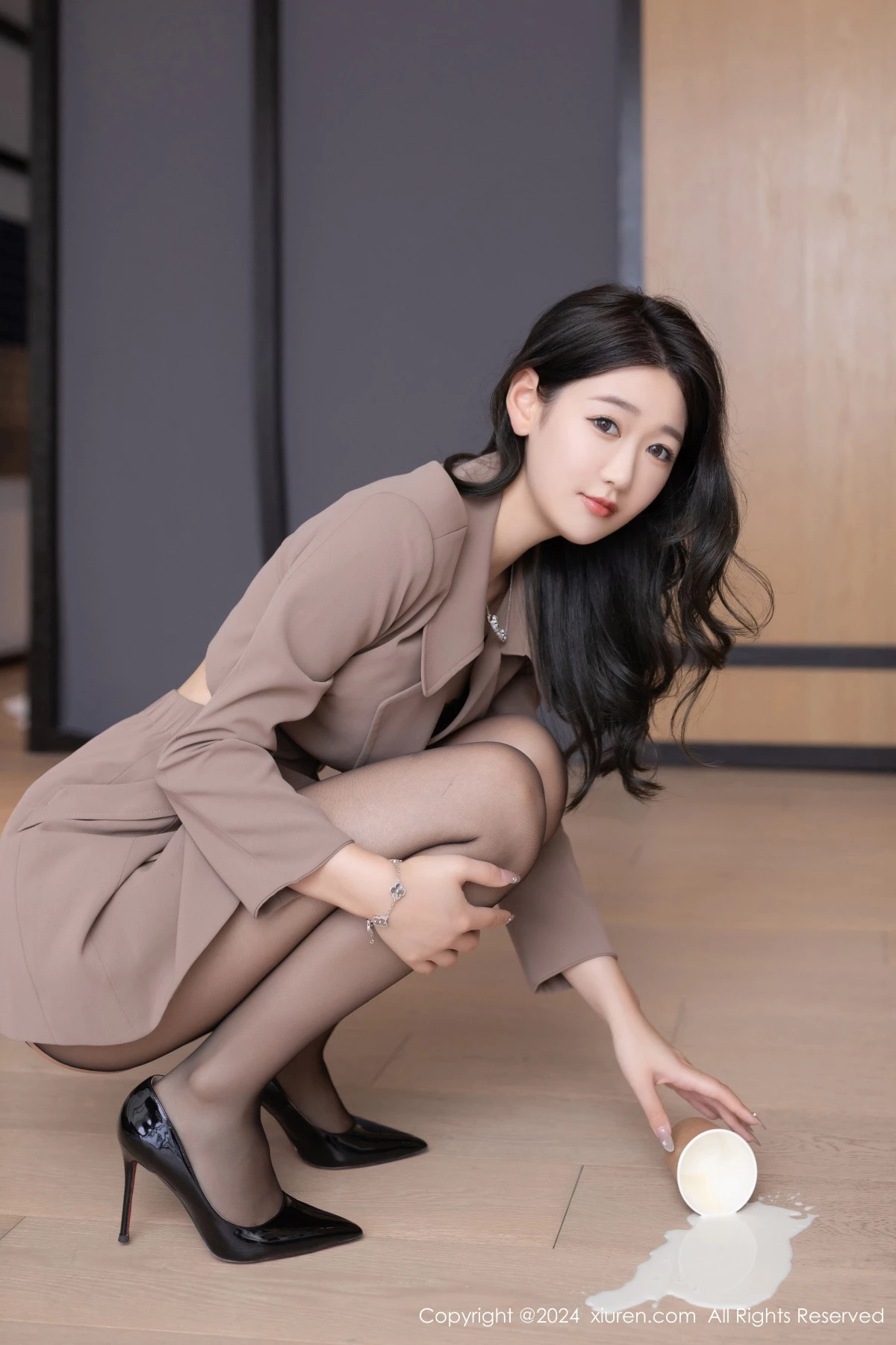 [[XiuRen秀人网]秀人网]No.8824_模特唐安琪性感秘书OL服饰露黑色蕾丝内衣秀曼妙身姿迷人写真83P