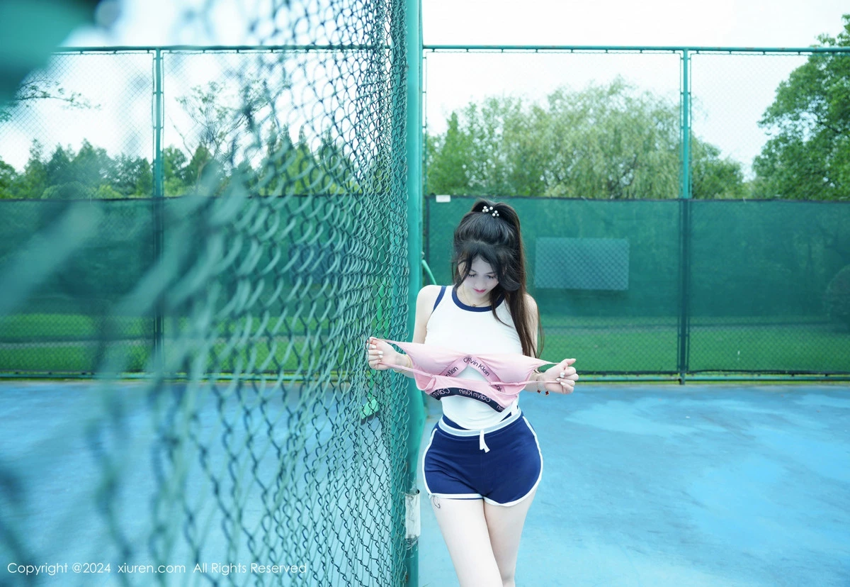 [[XiuRen秀人网]秀人网]No.8821_模特诗诗kiki户外性感运动装露粉色内衣秀丰腴身姿惹火诱惑写真74P