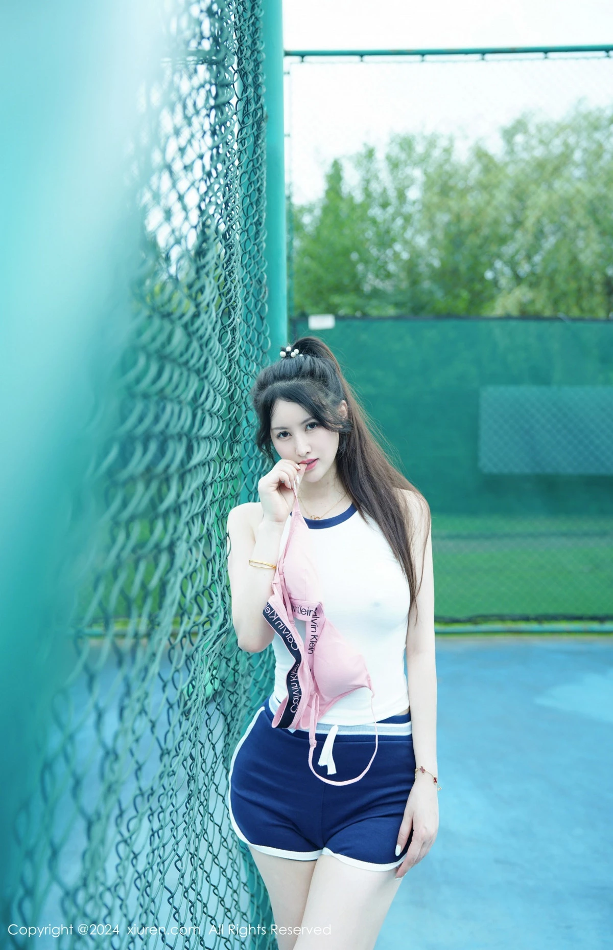 [[XiuRen秀人网]秀人网]No.8821_模特诗诗kiki户外性感运动装露粉色内衣秀丰腴身姿惹火诱惑写真74P