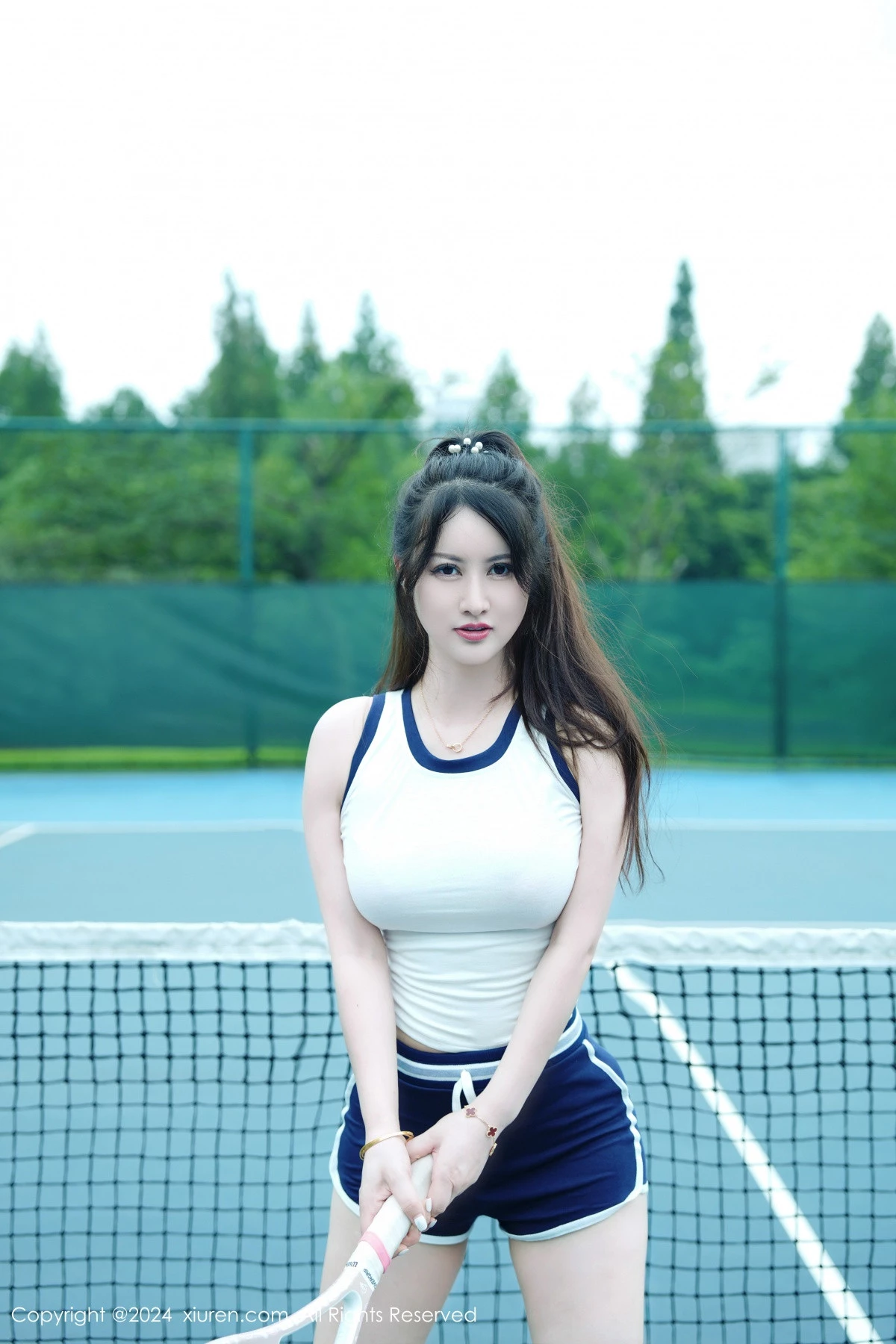 [[XiuRen秀人网]秀人网]No.8821_模特诗诗kiki户外性感运动装露粉色内衣秀丰腴身姿惹火诱惑写真74P