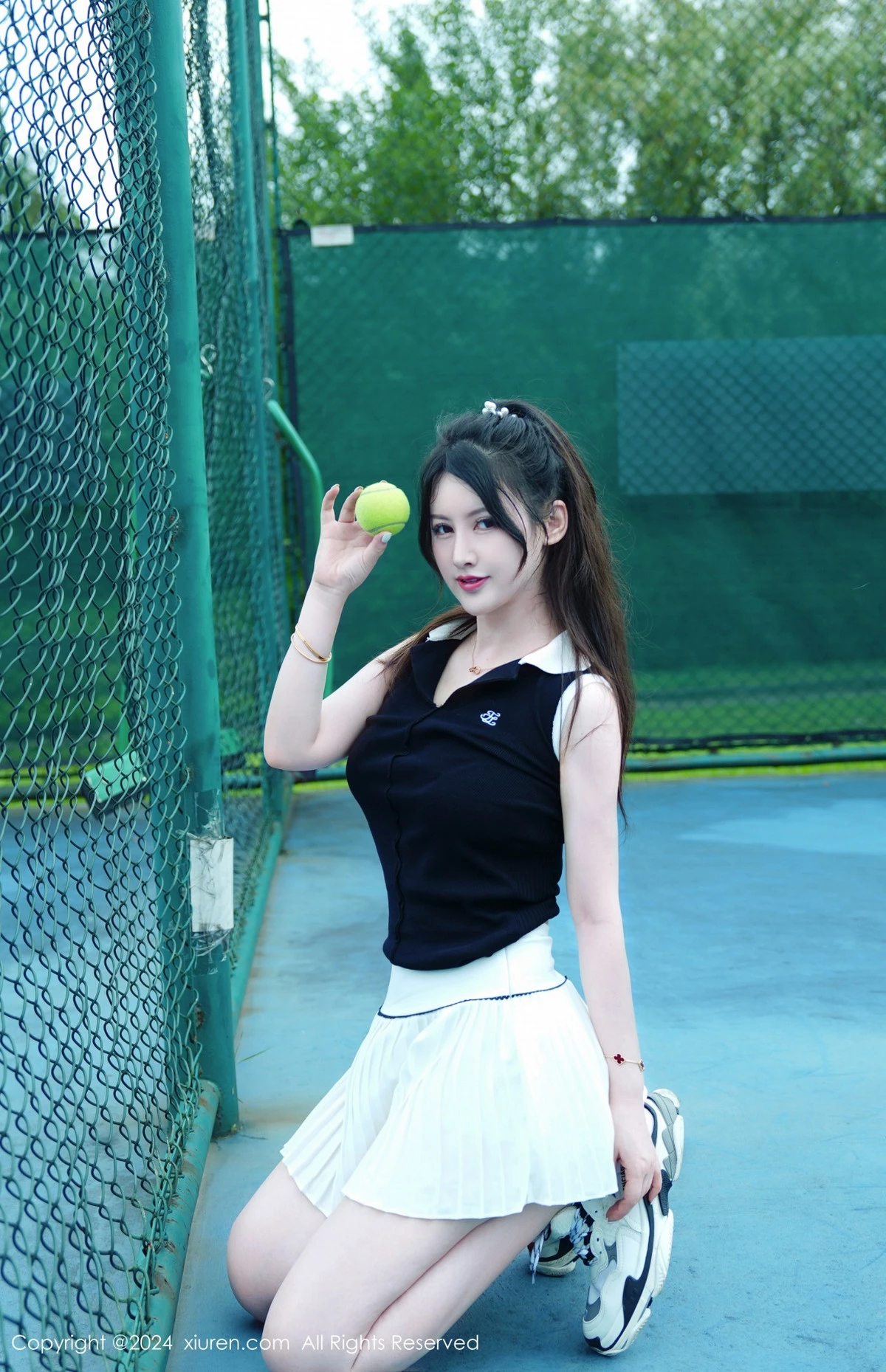 [[XiuRen秀人网]秀人网]No.8821_模特诗诗kiki户外性感运动装露粉色内衣秀丰腴身姿惹火诱惑写真74P