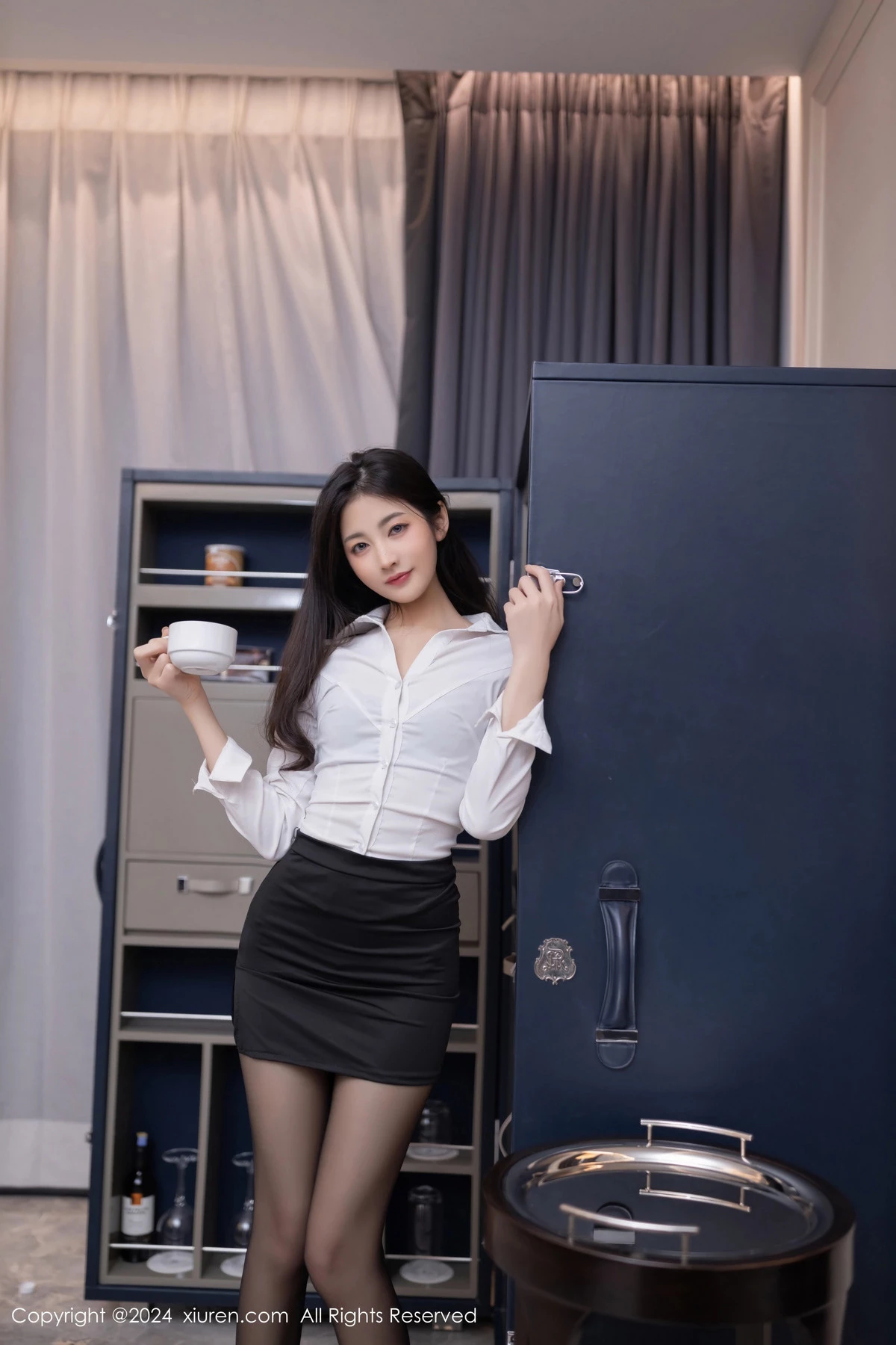 [[XiuRen秀人网]秀人网]No.8830_模特鱼尾fish性感白T配黑短裙露蕾丝内衣配超薄黑丝撩人诱惑写真80P