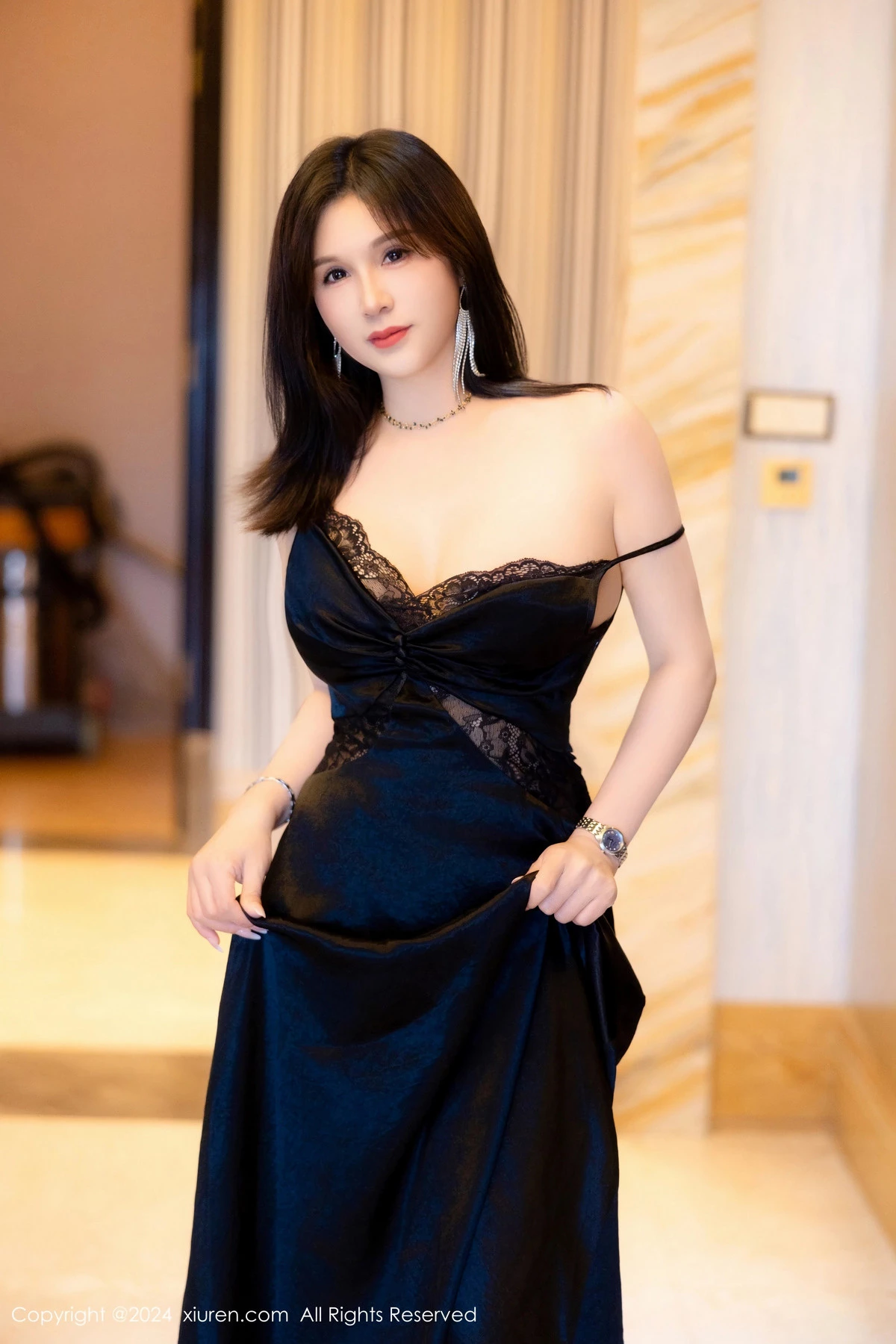 [[XiuRen秀人网]秀人网]No.8825_模特水水姐黑色连衣裙露黑色情趣内衣配黑丝吊袜极致魅惑写真73P