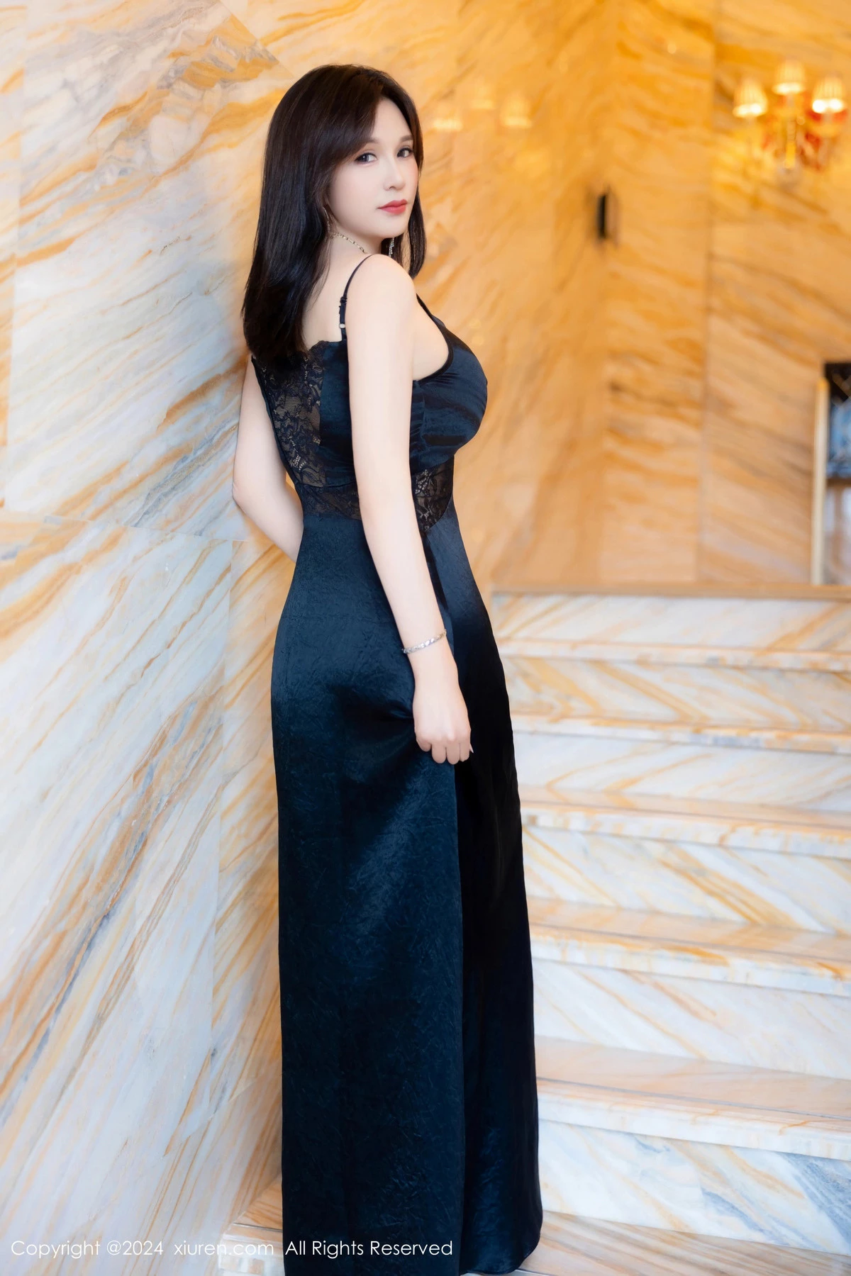 [[XiuRen秀人网]秀人网]No.8825_模特水水姐黑色连衣裙露黑色情趣内衣配黑丝吊袜极致魅惑写真73P