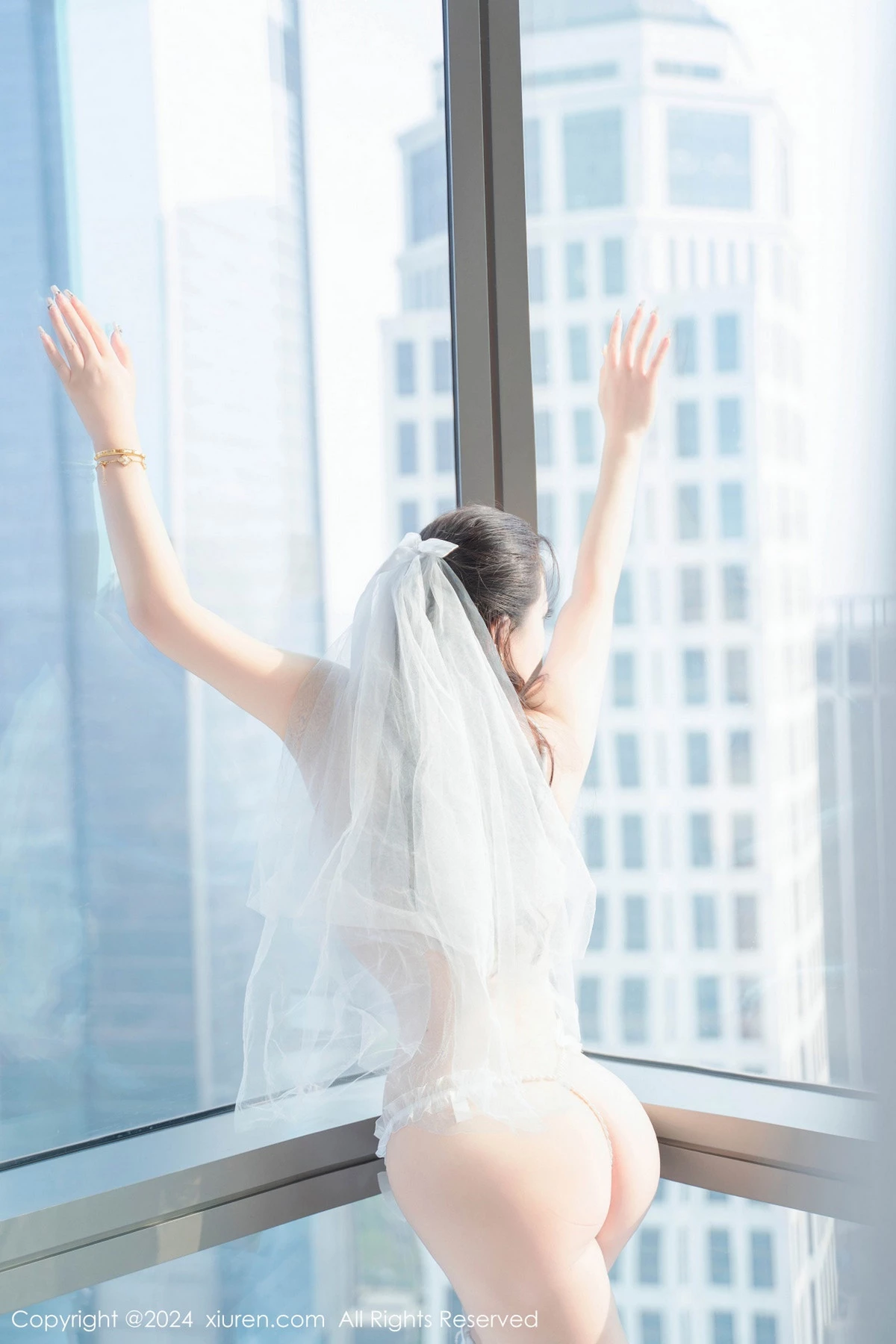 [[XiuRen秀人网]秀人网]No.8837_模特王婉悠Queen白色蕾丝珍珠睡衣配白丝袜秀丰满身材诱惑写真82P