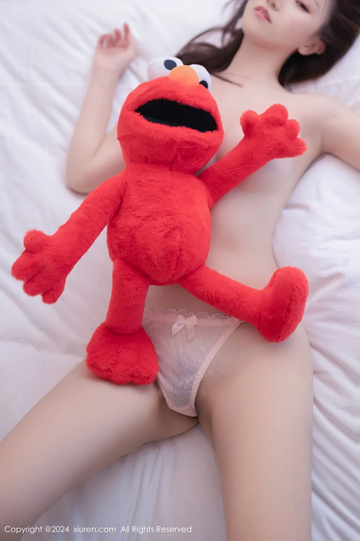 [[XiuRen秀人网]秀人网]No.8834_模特杏子Yada白色轻透连衣短裙配超薄肉丝秀曼妙身姿诱惑写真84P