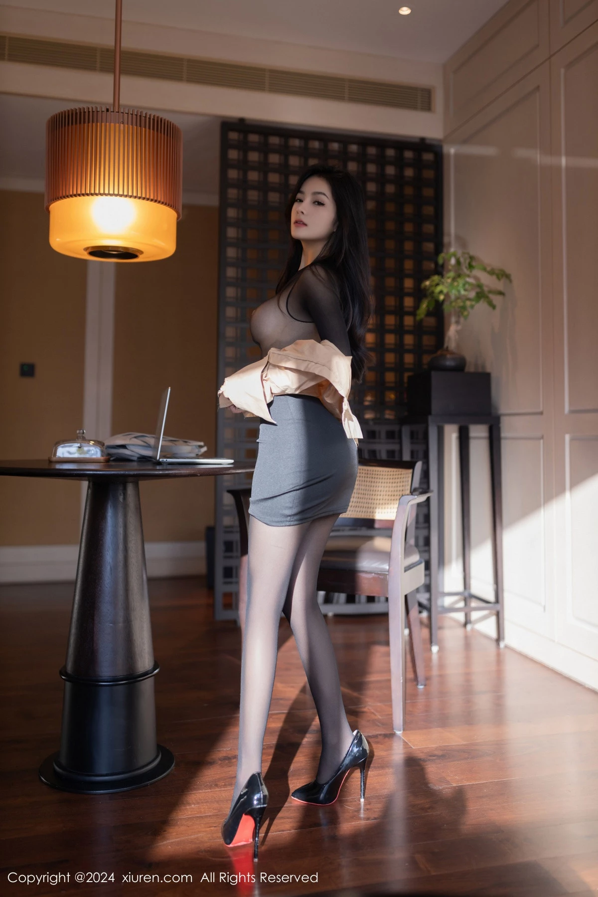 [[XiuRen秀人网]秀人网]No.8835_模特谭小灵性感OL服饰露超薄连体黑丝秀丰腴惹火身材诱惑写真80P