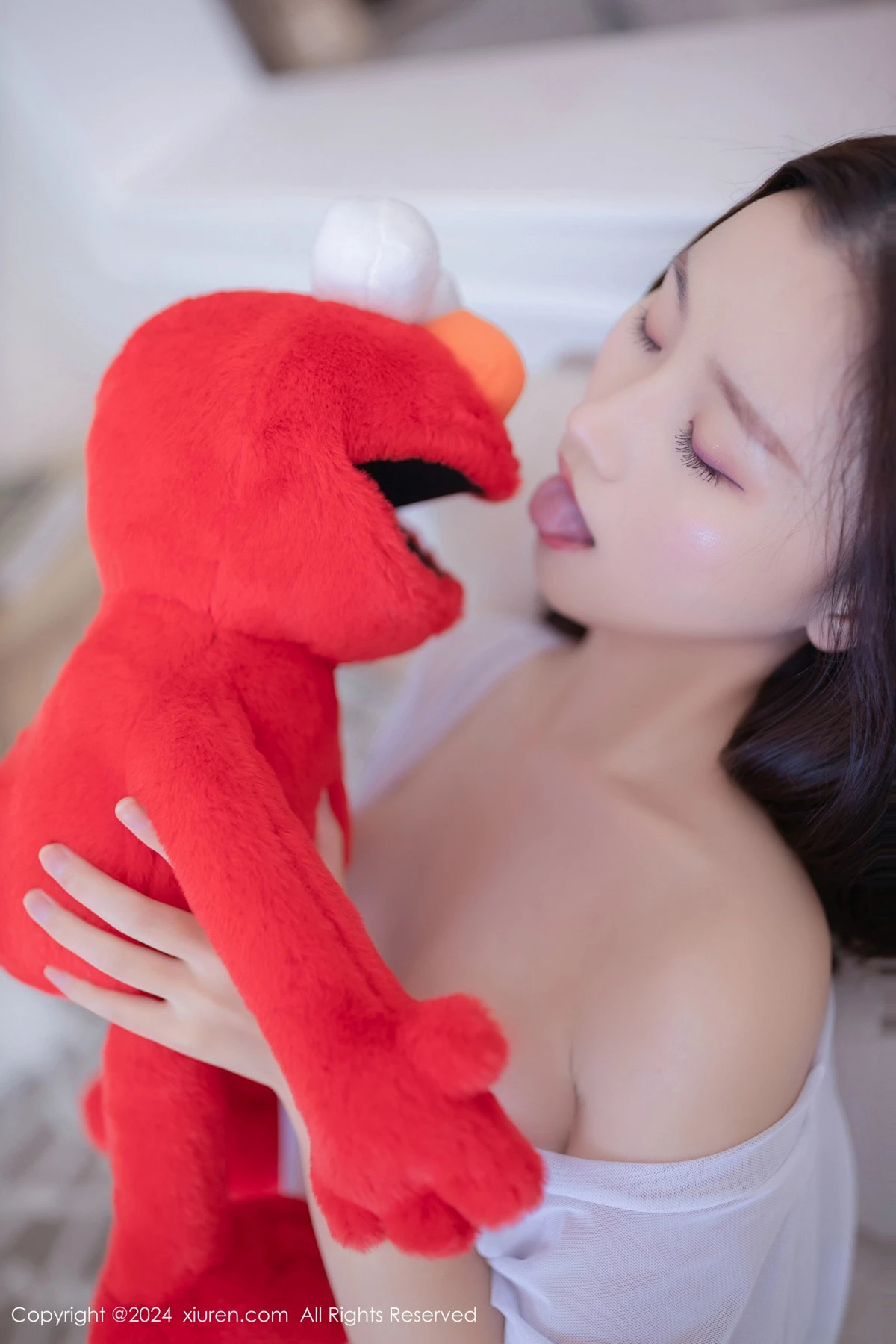 [[XiuRen秀人网]秀人网]No.8834_模特杏子Yada白色轻透连衣短裙配超薄肉丝秀曼妙身姿诱惑写真84P