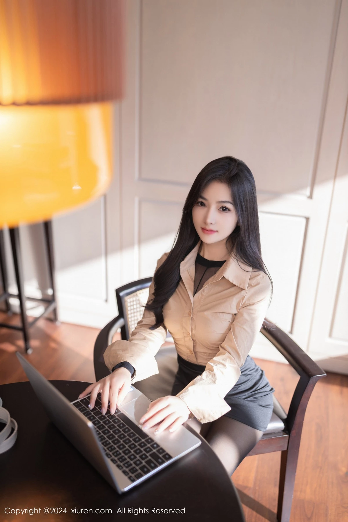 [[XiuRen秀人网]秀人网]No.8835_模特谭小灵性感OL服饰露超薄连体黑丝秀丰腴惹火身材诱惑写真80P