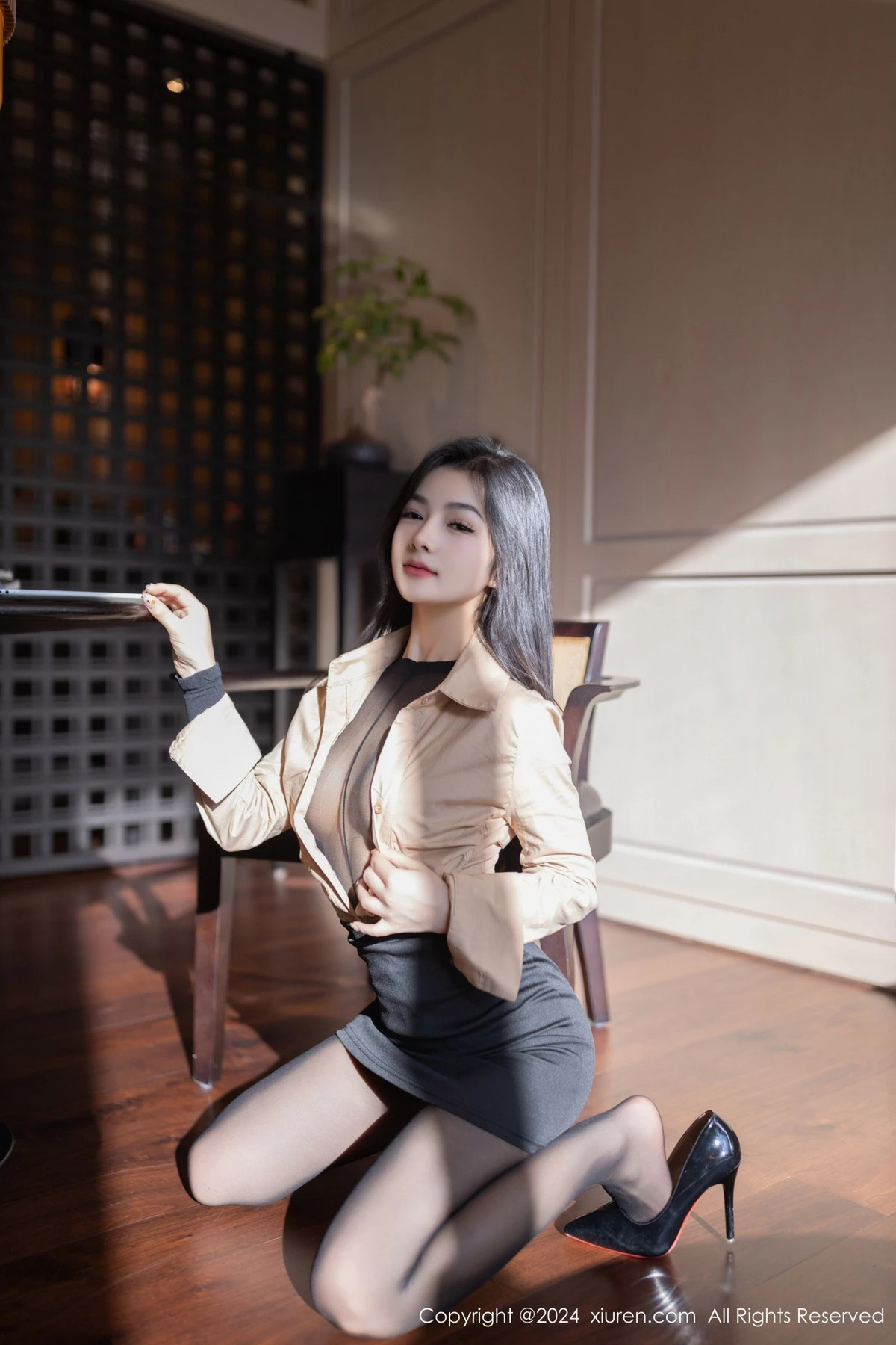 [[XiuRen秀人网]秀人网]No.8835_模特谭小灵性感OL服饰露超薄连体黑丝秀丰腴惹火身材诱惑写真80P