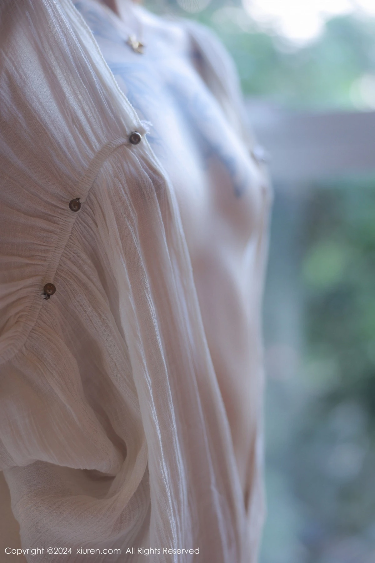 [[XiuRen秀人网]秀人网]No.8842_新人模特夏竹性感浅色连衣裙+白色薄纱服饰秀曼妙身姿诱惑写真83P