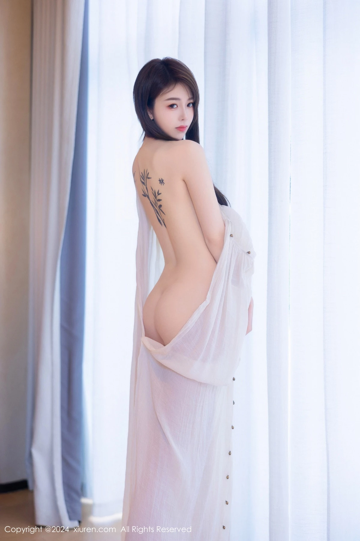 [[XiuRen秀人网]秀人网]No.8842_新人模特夏竹性感浅色连衣裙+白色薄纱服饰秀曼妙身姿诱惑写真83P