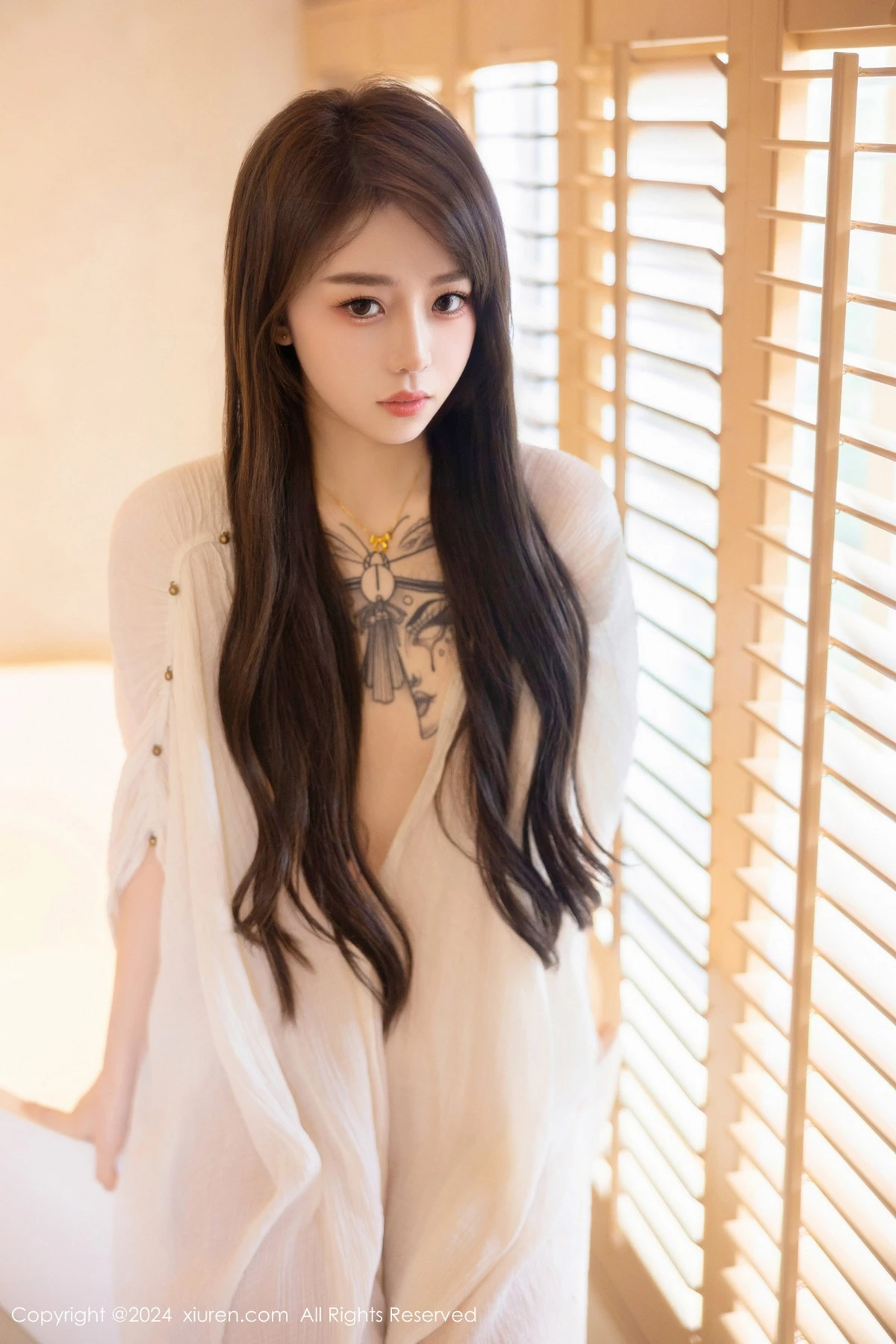 [[XiuRen秀人网]秀人网]No.8842_新人模特夏竹性感浅色连衣裙+白色薄纱服饰秀曼妙身姿诱惑写真83P