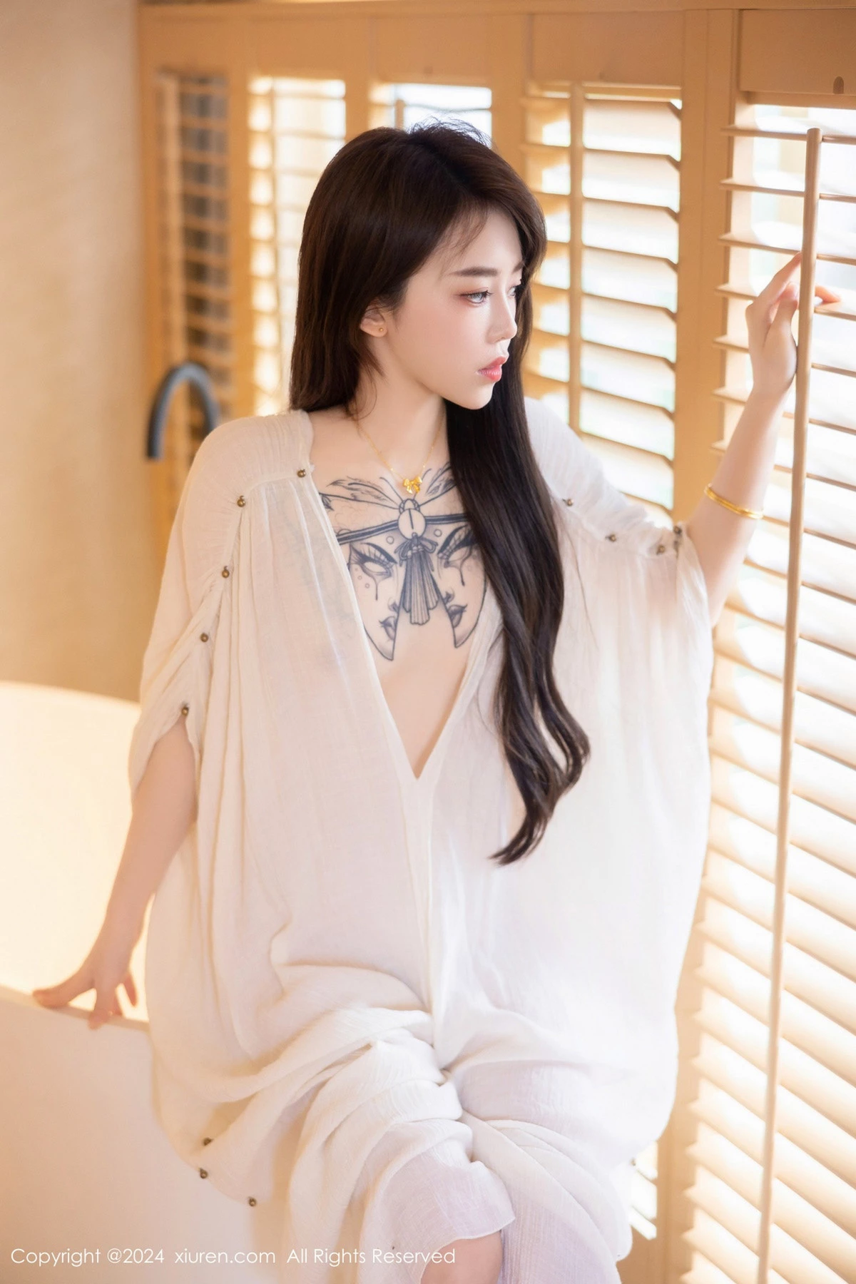 [[XiuRen秀人网]秀人网]No.8842_新人模特夏竹性感浅色连衣裙+白色薄纱服饰秀曼妙身姿诱惑写真83P