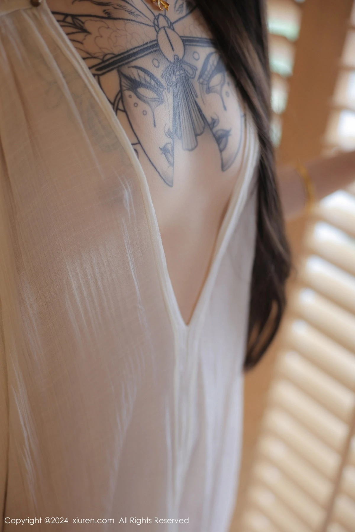 [[XiuRen秀人网]秀人网]No.8842_新人模特夏竹性感浅色连衣裙+白色薄纱服饰秀曼妙身姿诱惑写真83P