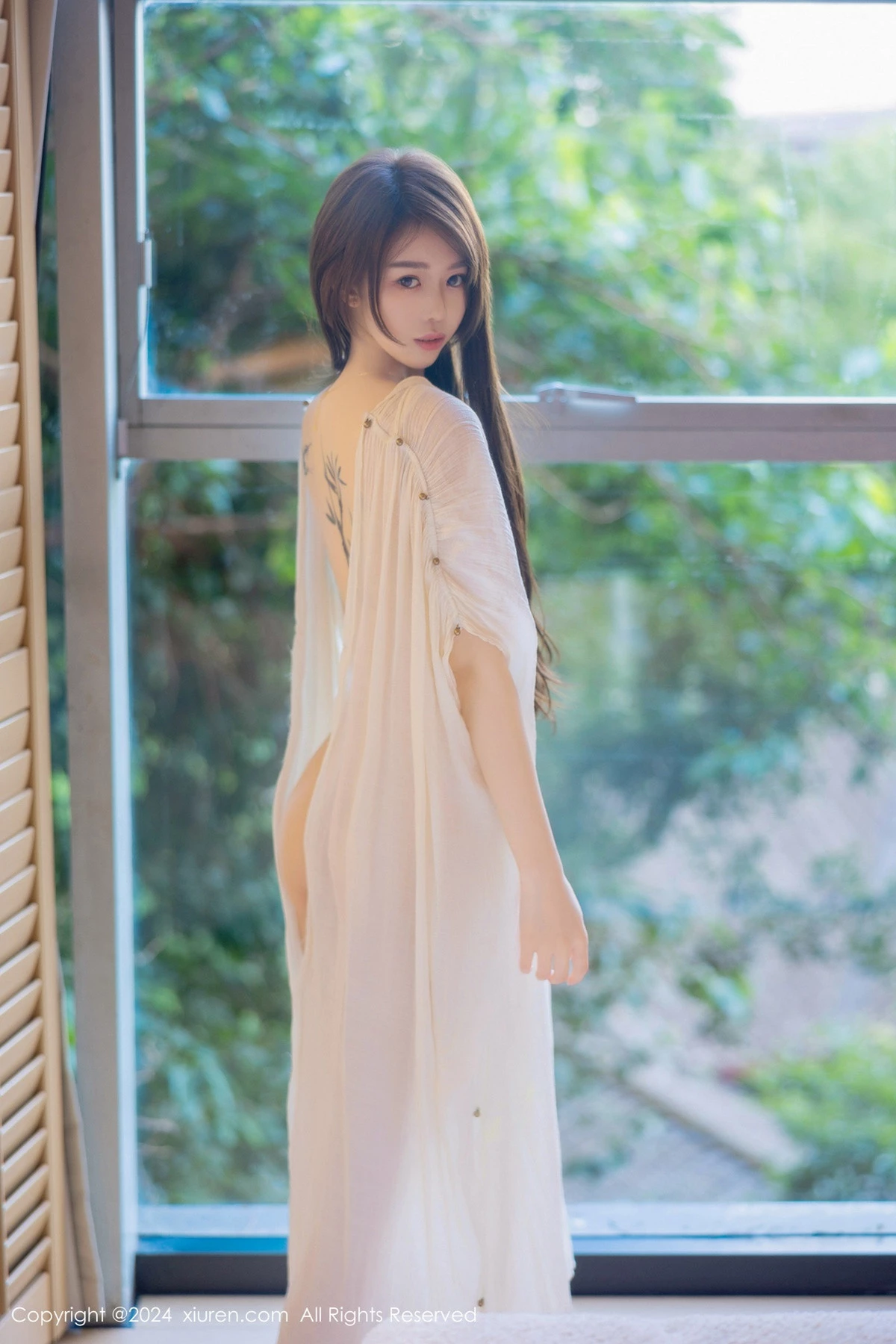 [[XiuRen秀人网]秀人网]No.8842_新人模特夏竹性感浅色连衣裙+白色薄纱服饰秀曼妙身姿诱惑写真83P
