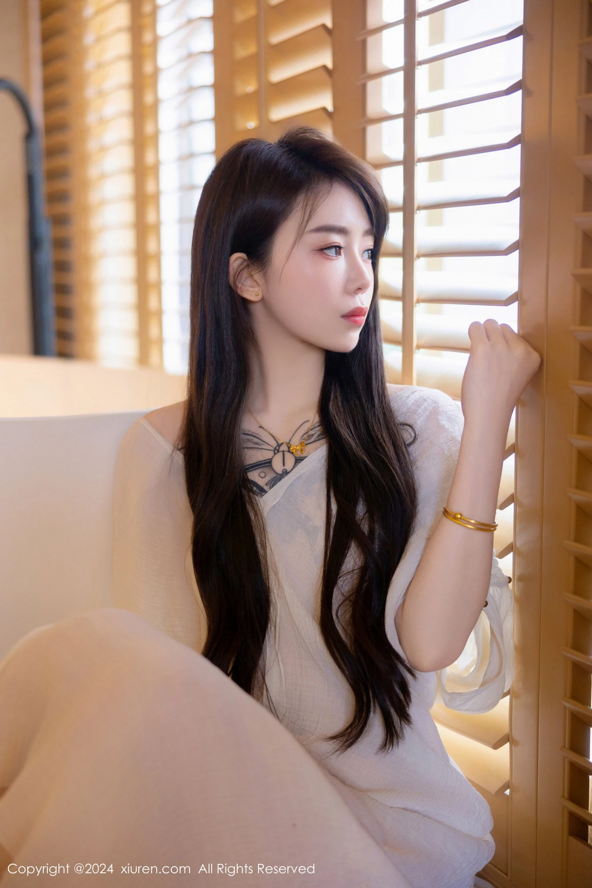 [[XiuRen秀人网]秀人网]No.8842_新人模特夏竹性感浅色连衣裙+白色薄纱服饰秀曼妙身姿诱惑写真83P