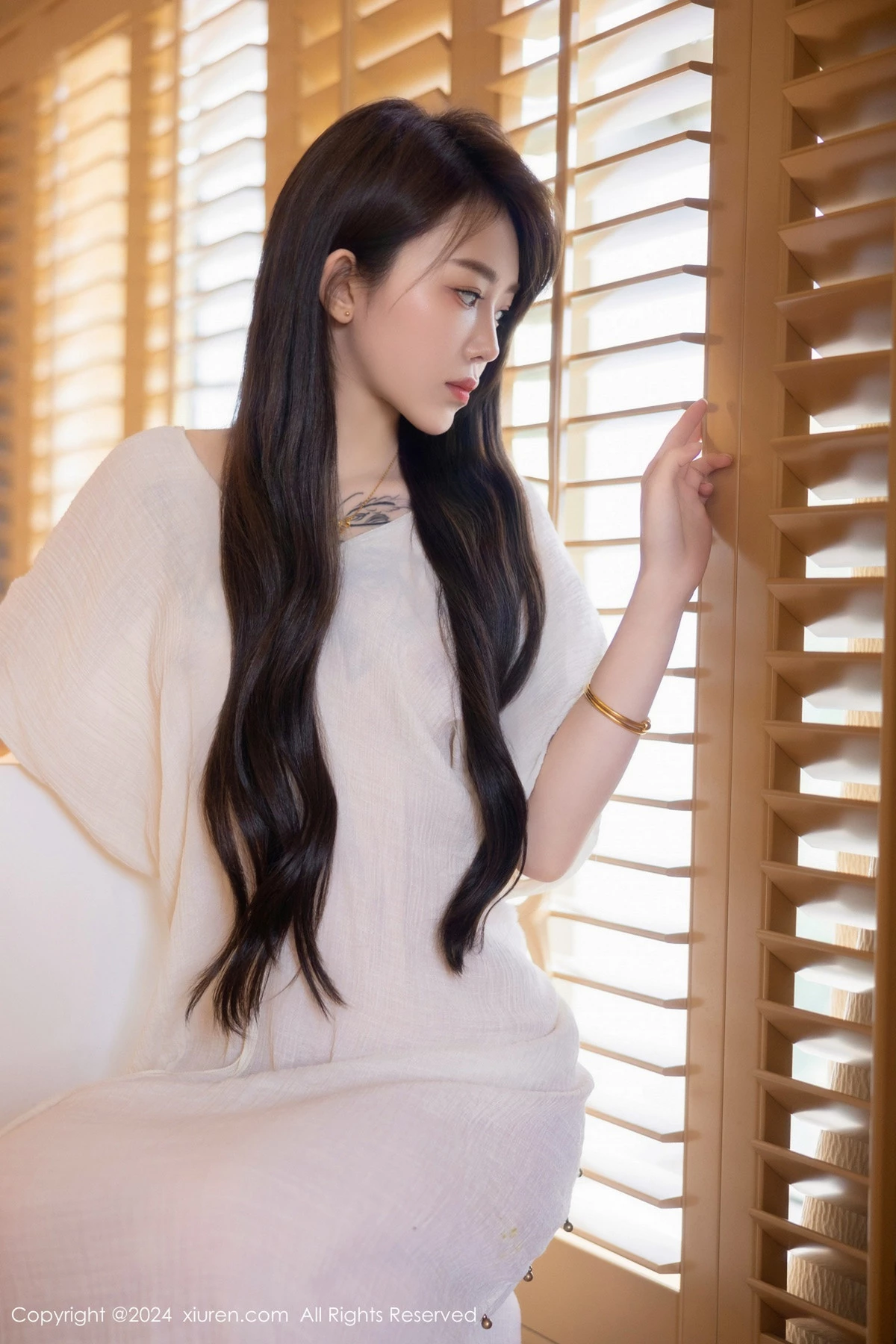 [[XiuRen秀人网]秀人网]No.8842_新人模特夏竹性感浅色连衣裙+白色薄纱服饰秀曼妙身姿诱惑写真83P