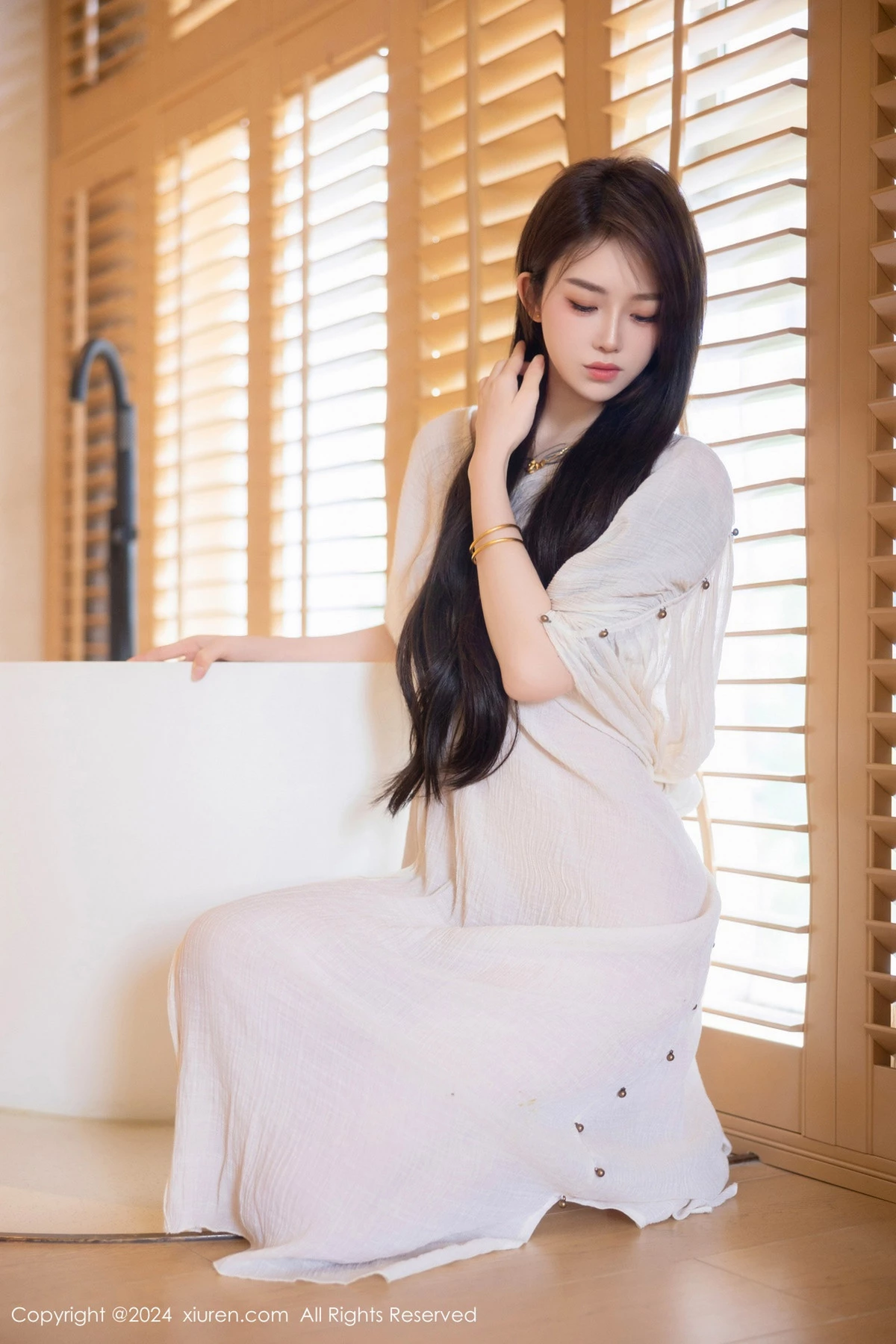 [[XiuRen秀人网]秀人网]No.8842_新人模特夏竹性感浅色连衣裙+白色薄纱服饰秀曼妙身姿诱惑写真83P