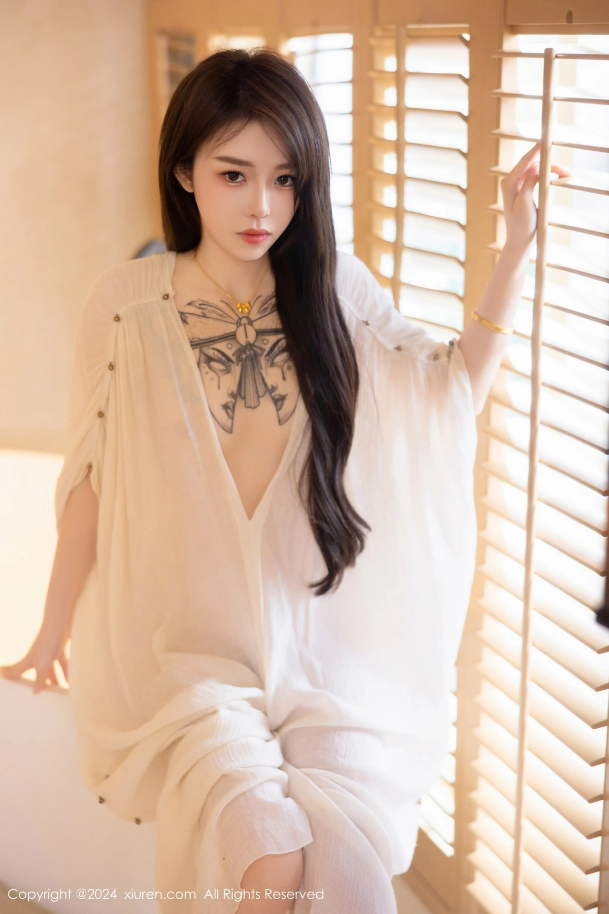 [[XiuRen秀人网]秀人网]No.8842_新人模特夏竹性感浅色连衣裙+白色薄纱服饰秀曼妙身姿诱惑写真83P