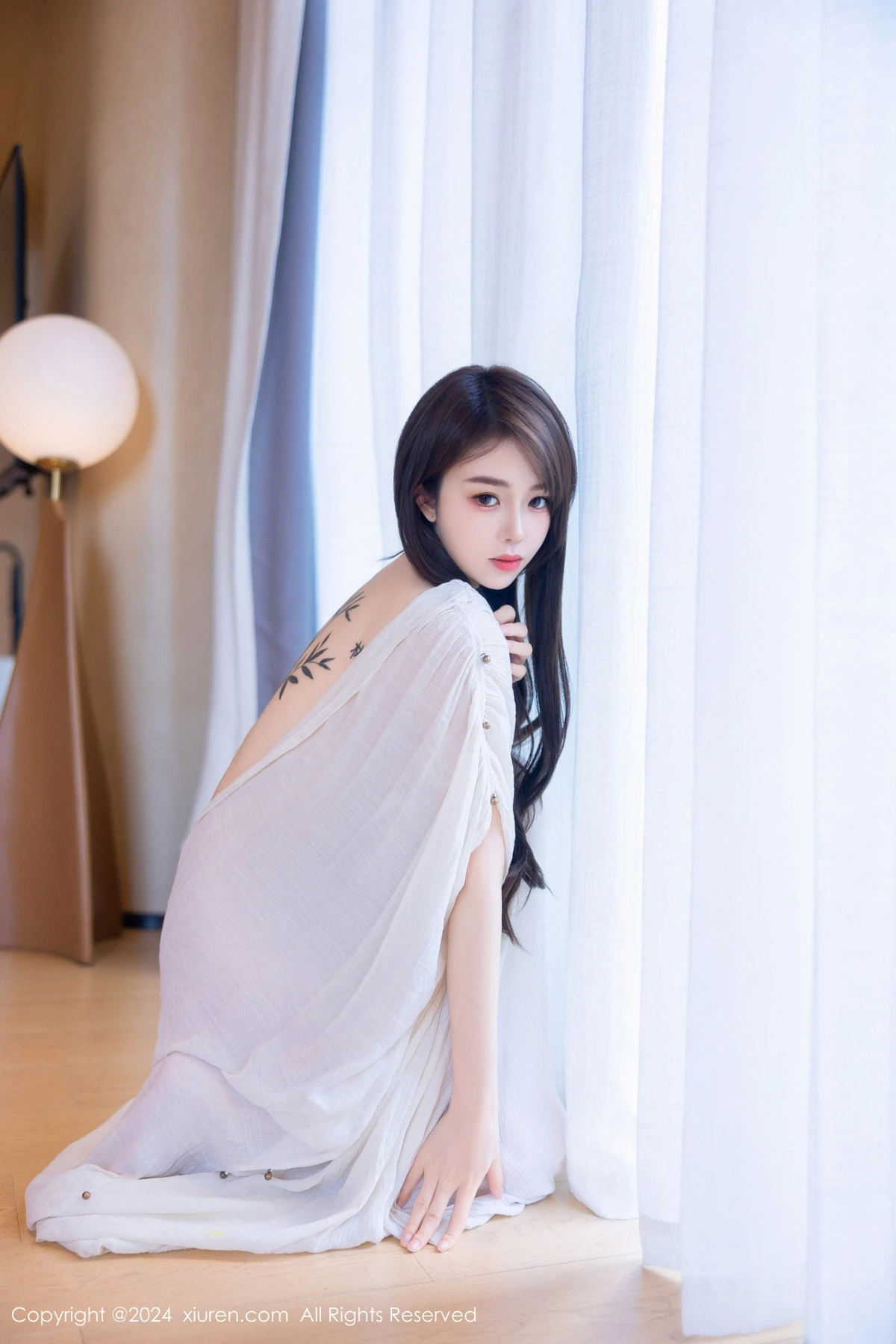 [[XiuRen秀人网]秀人网]No.8842_新人模特夏竹性感浅色连衣裙+白色薄纱服饰秀曼妙身姿诱惑写真83P
