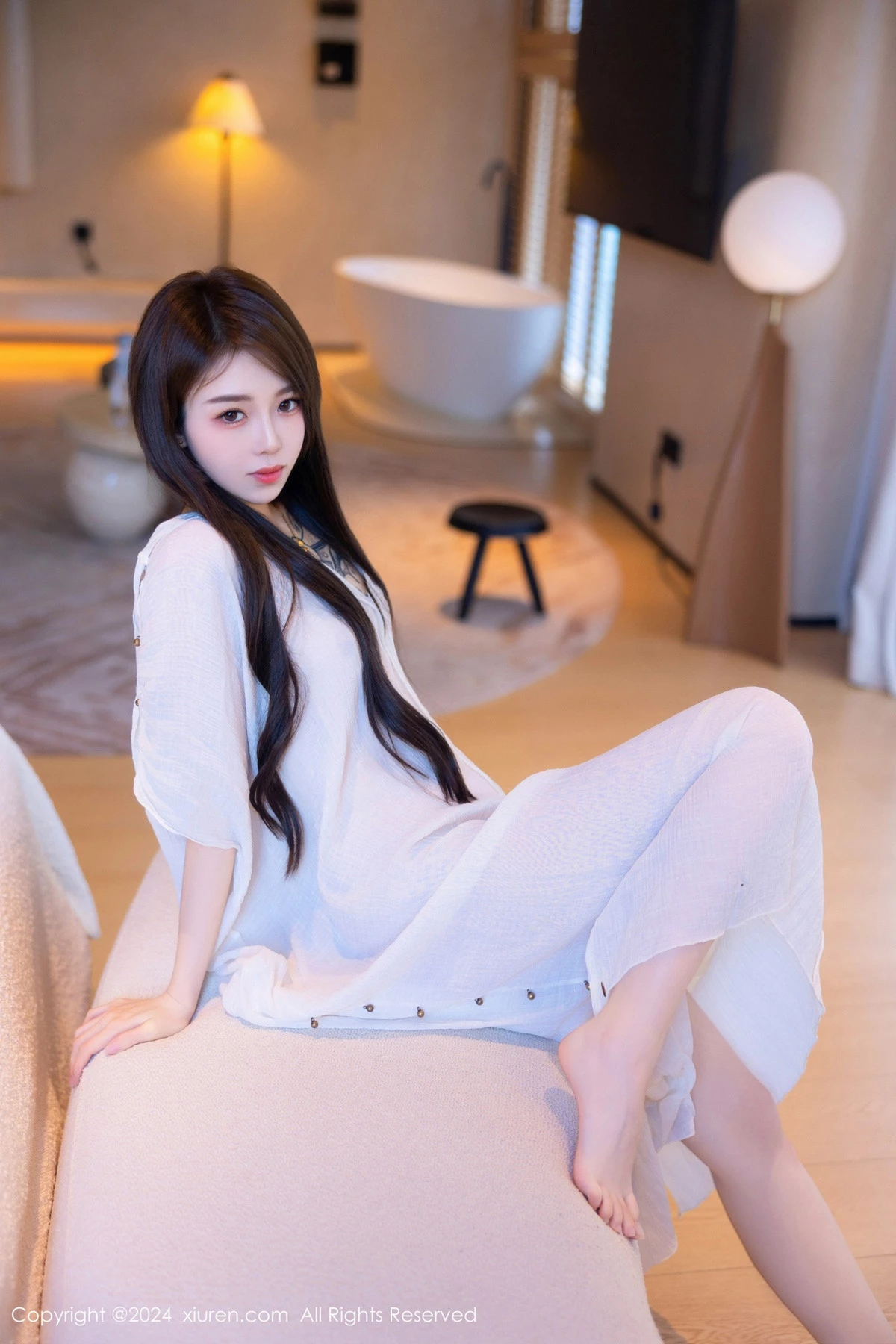 [[XiuRen秀人网]秀人网]No.8842_新人模特夏竹性感浅色连衣裙+白色薄纱服饰秀曼妙身姿诱惑写真83P