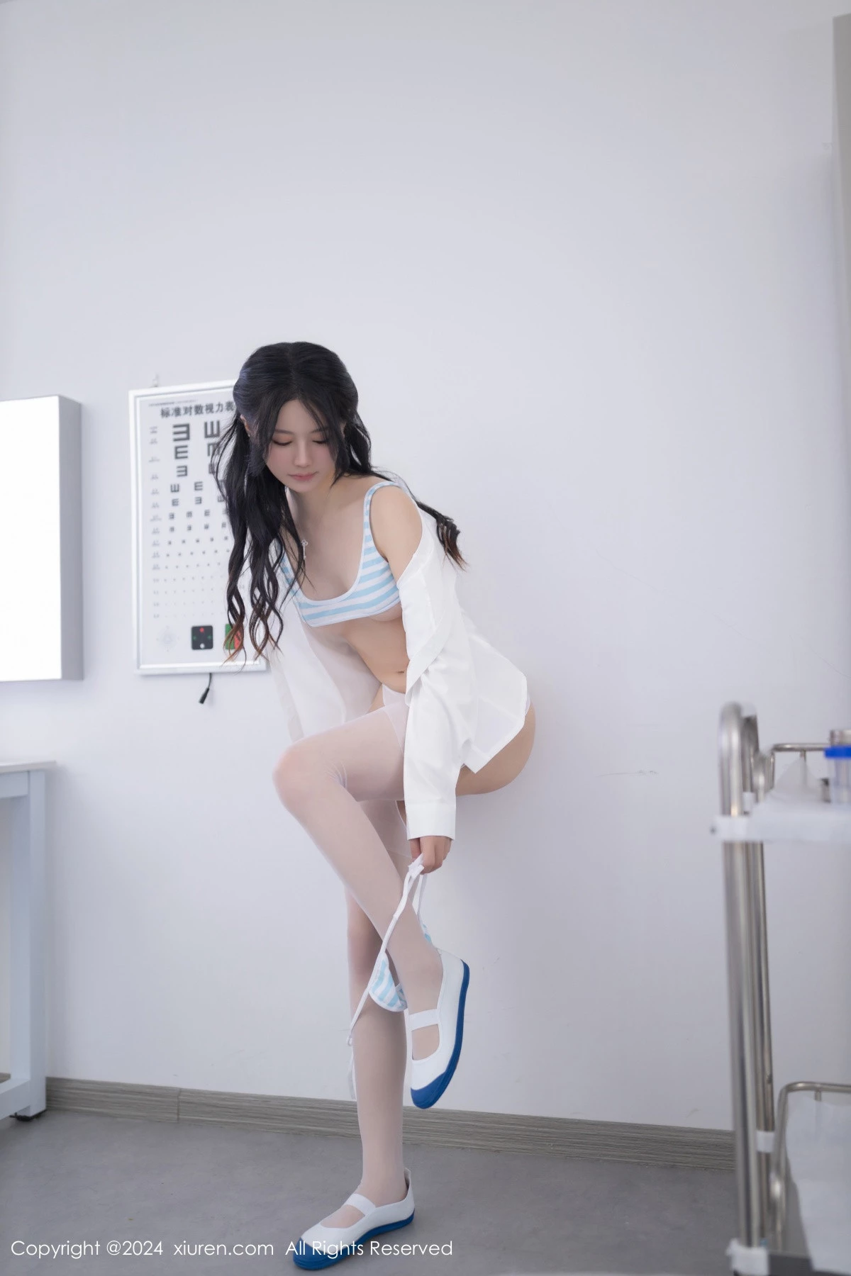 [[XiuRen秀人网]秀人网]No.8852_模特幼幼私房性感白色JK制服配白色丝袜秀曼妙身姿惹火诱惑写真80P