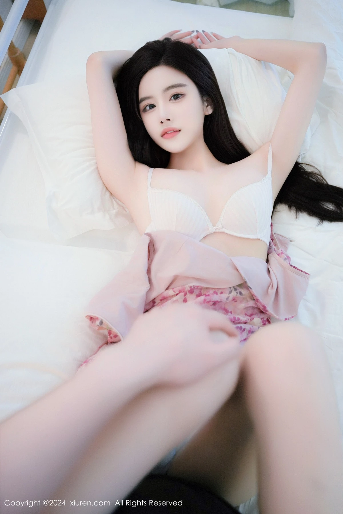 [[XiuRen秀人网]秀人网]No.8855_模特Erikaki性感浅粉色碎花裙露白色内衣秀完美身材迷人诱惑写真78P