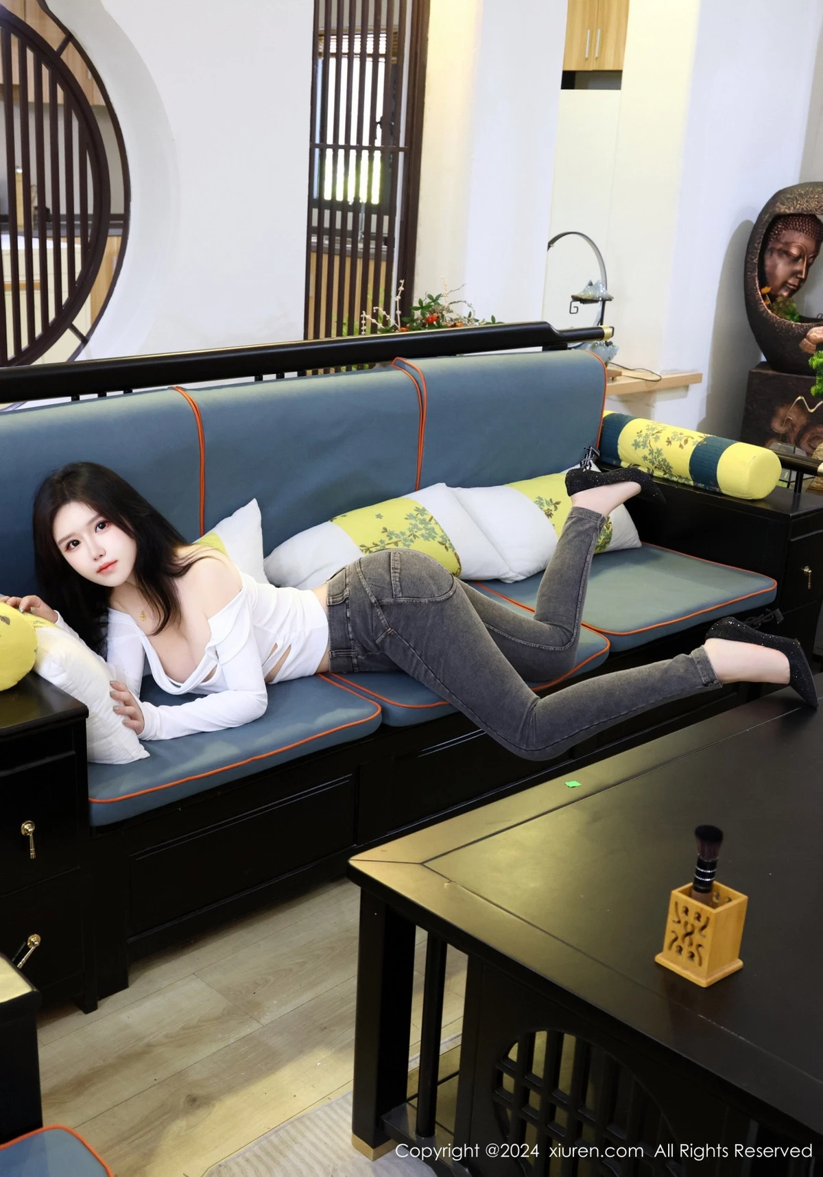 [[XiuRen秀人网]秀人网]No.8853_模特小薯条nienie性感白色T恤配露臀牛仔裤秀完美身材诱惑写真78P