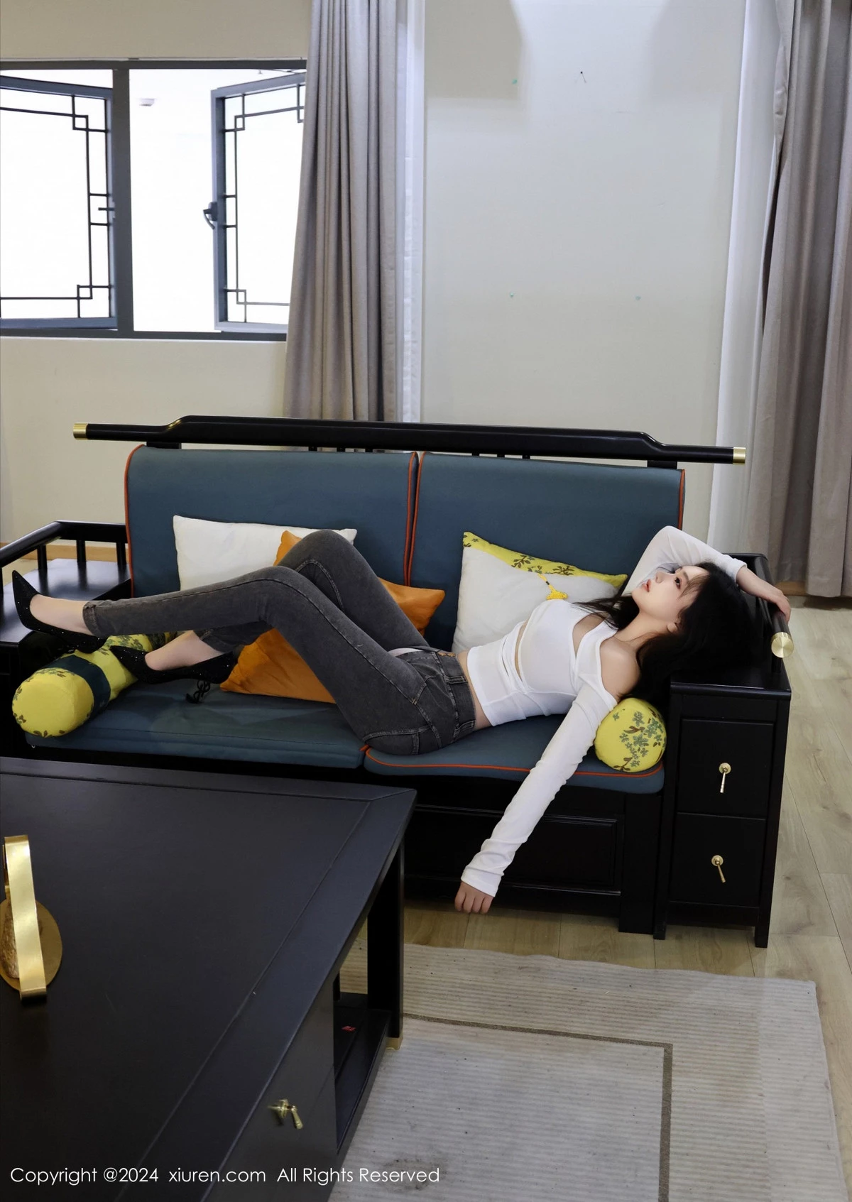 [[XiuRen秀人网]秀人网]No.8853_模特小薯条nienie性感白色T恤配露臀牛仔裤秀完美身材诱惑写真78P