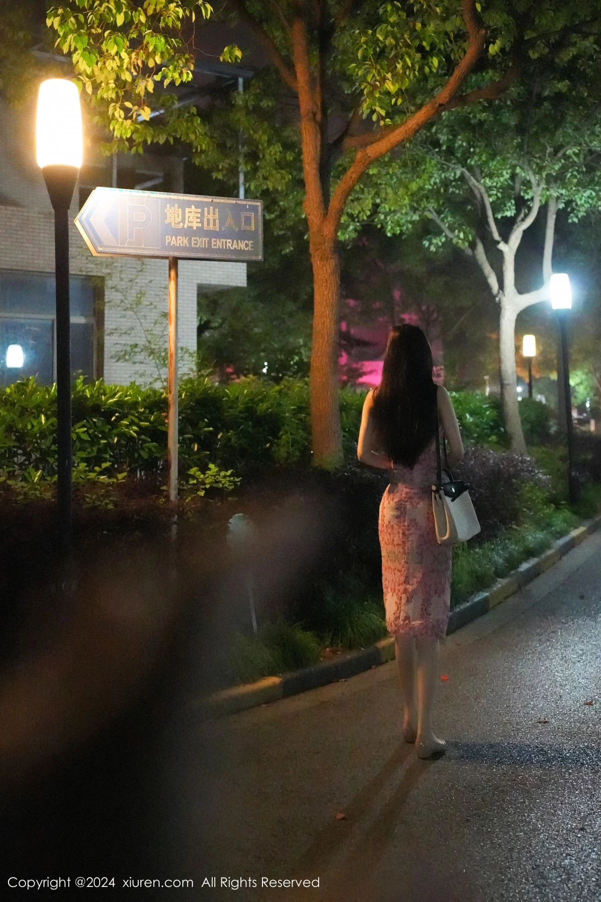 [[XiuRen秀人网]秀人网]No.8855_模特Erikaki性感浅粉色碎花裙露白色内衣秀完美身材迷人诱惑写真78P