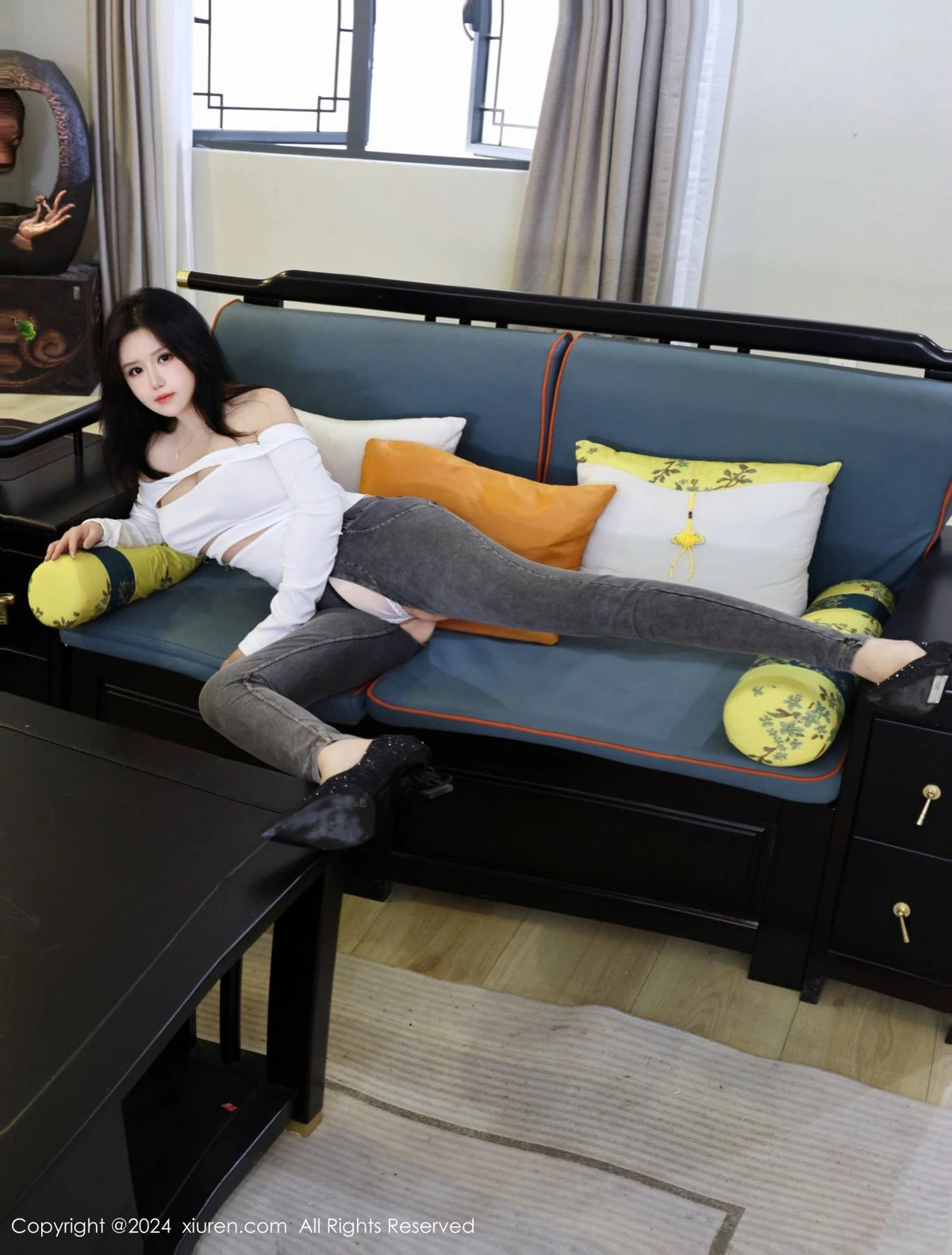 [[XiuRen秀人网]秀人网]No.8853_模特小薯条nienie性感白色T恤配露臀牛仔裤秀完美身材诱惑写真78P