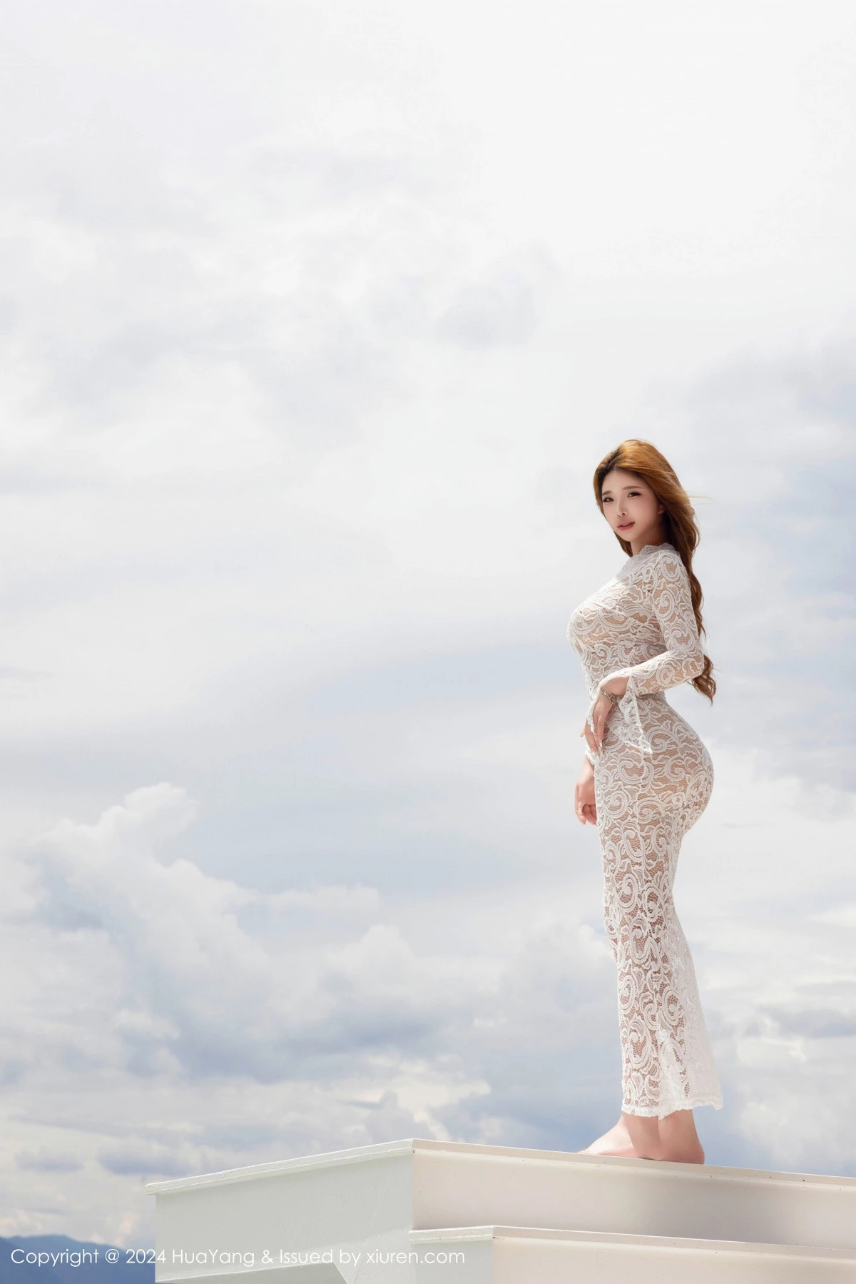 [HuaYang花漾]Vol.591_模特小海臀Rena性感白色镂空连衣长裙半撩秀浑圆翘臀诱惑写真59P