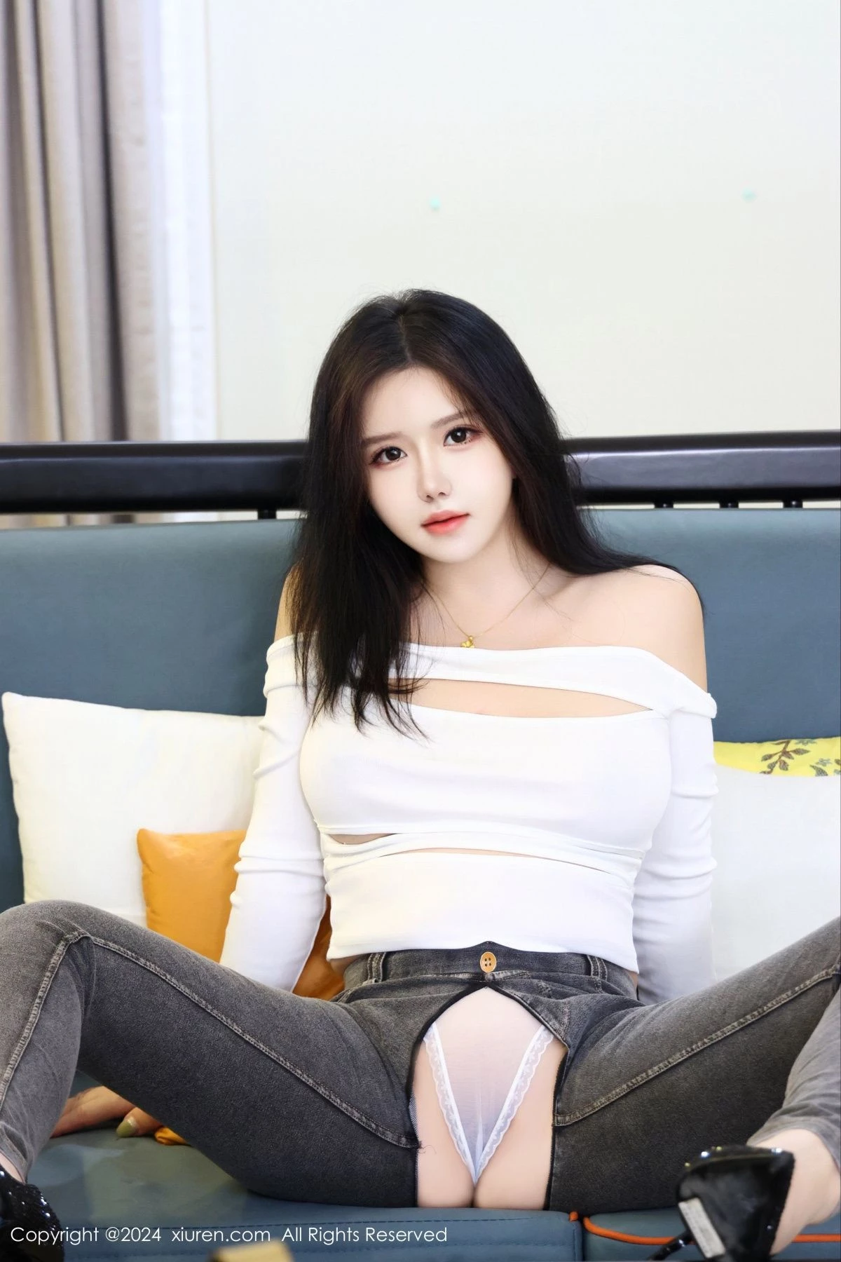 [[XiuRen秀人网]秀人网]No.8853_模特小薯条nienie性感白色T恤配露臀牛仔裤秀完美身材诱惑写真78P