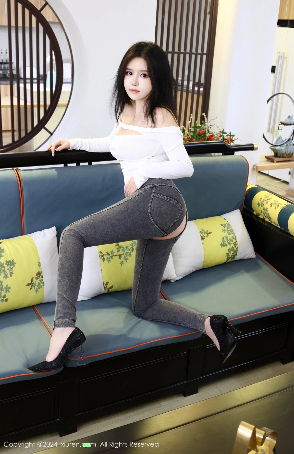 [[XiuRen秀人网]秀人网]No.8853_模特小薯条nienie性感白色T恤配露臀牛仔裤秀完美身材诱惑写真78P