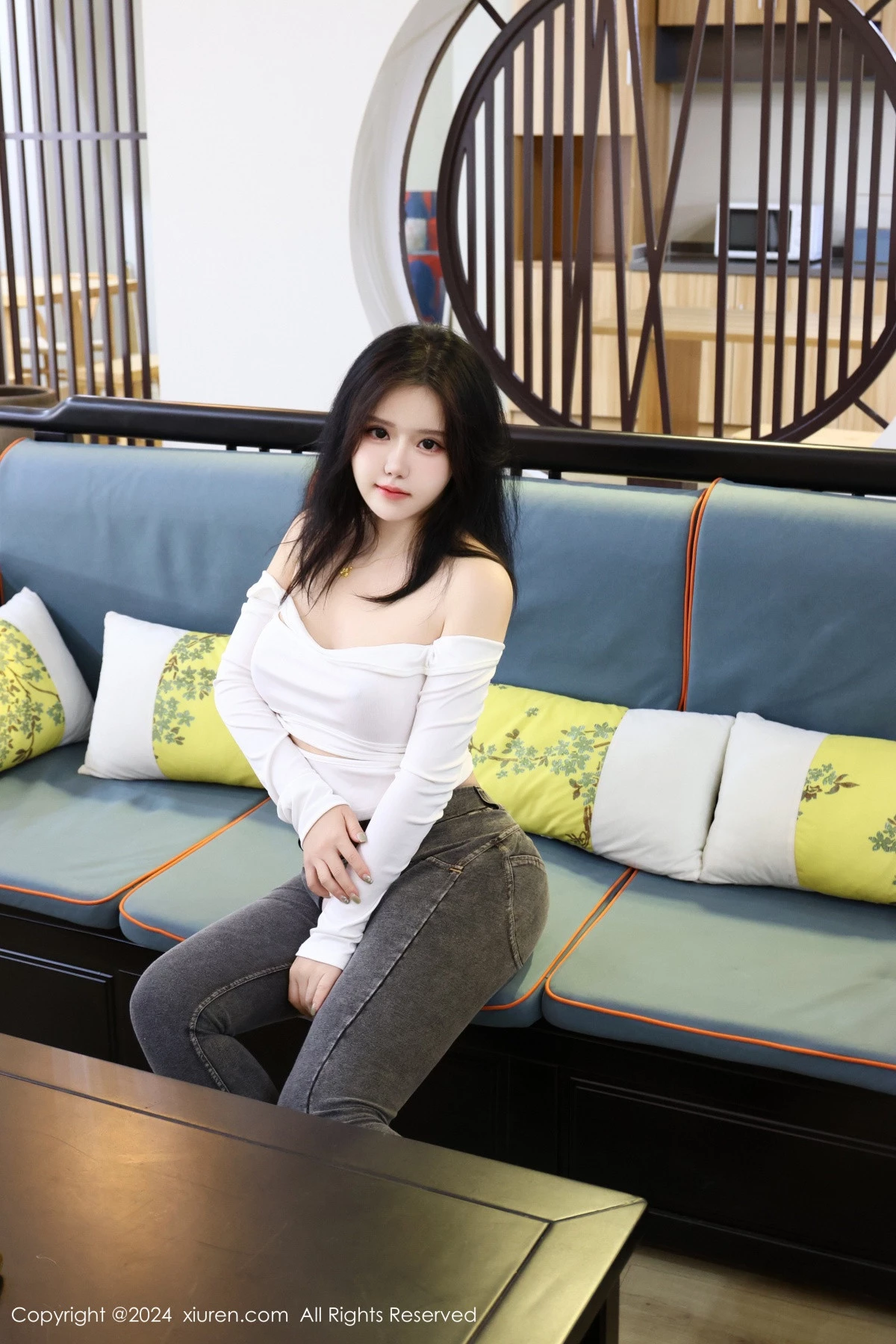 [[XiuRen秀人网]秀人网]No.8853_模特小薯条nienie性感白色T恤配露臀牛仔裤秀完美身材诱惑写真78P