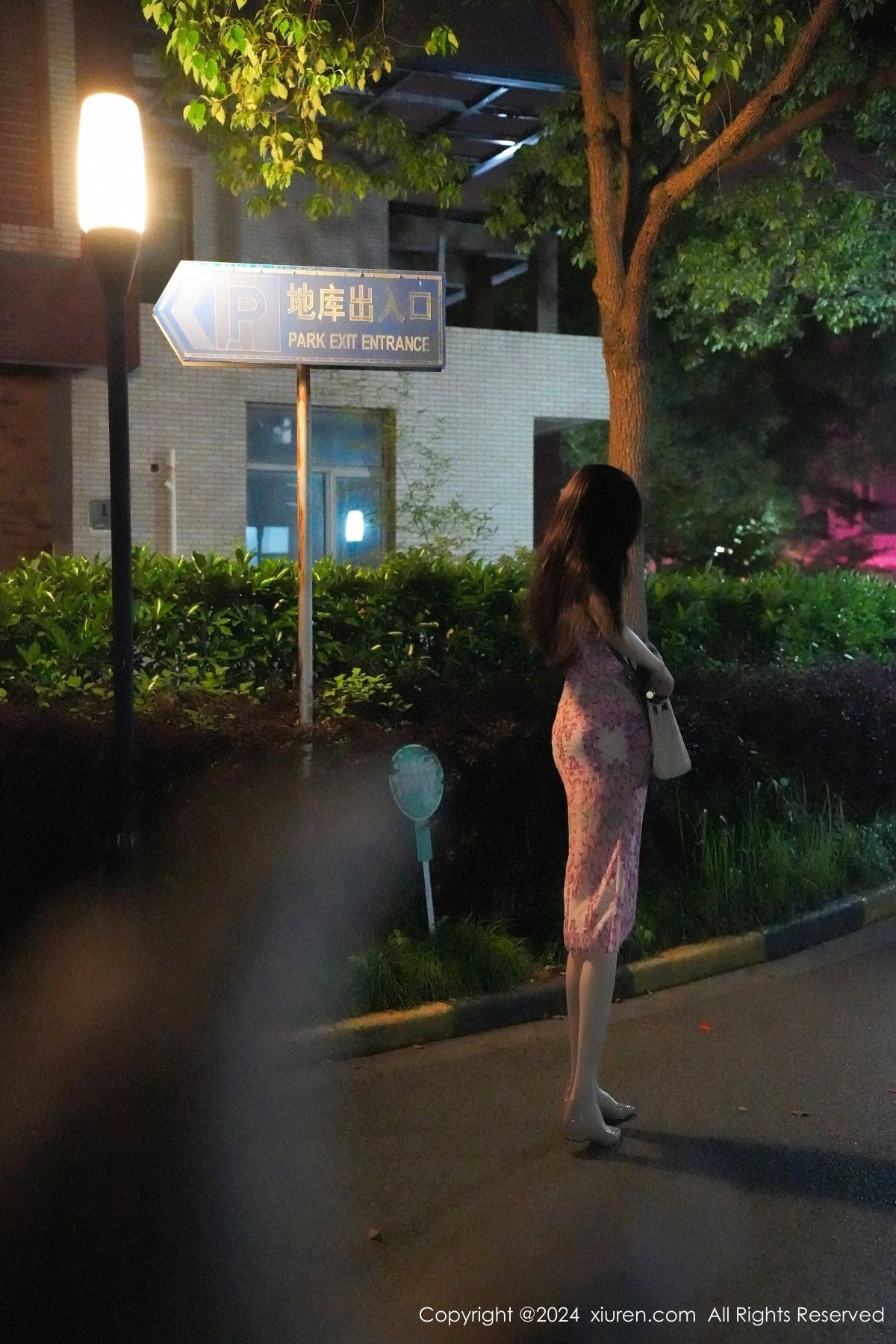 [[XiuRen秀人网]秀人网]No.8855_模特Erikaki性感浅粉色碎花裙露白色内衣秀完美身材迷人诱惑写真78P