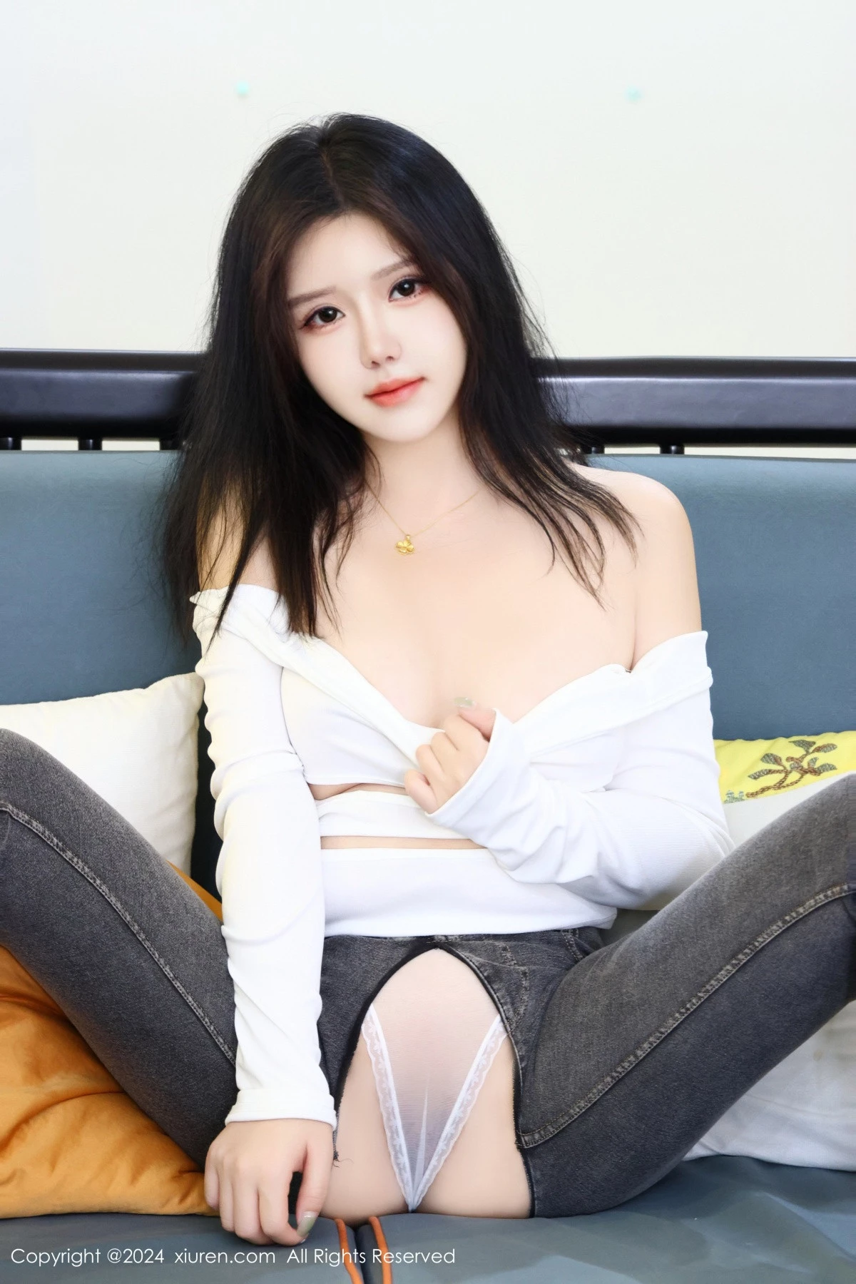 [[XiuRen秀人网]秀人网]No.8853_模特小薯条nienie性感白色T恤配露臀牛仔裤秀完美身材诱惑写真78P