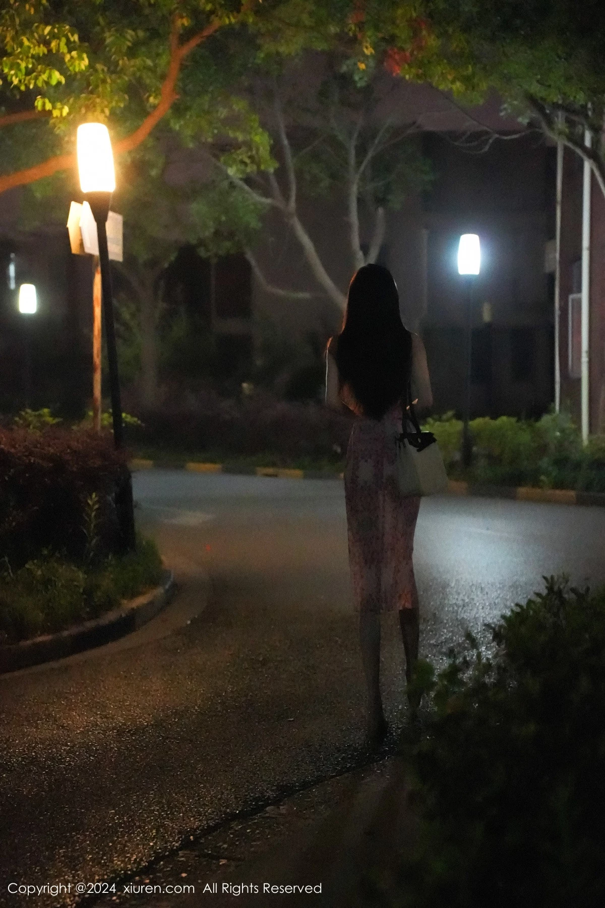 [[XiuRen秀人网]秀人网]No.8855_模特Erikaki性感浅粉色碎花裙露白色内衣秀完美身材迷人诱惑写真78P