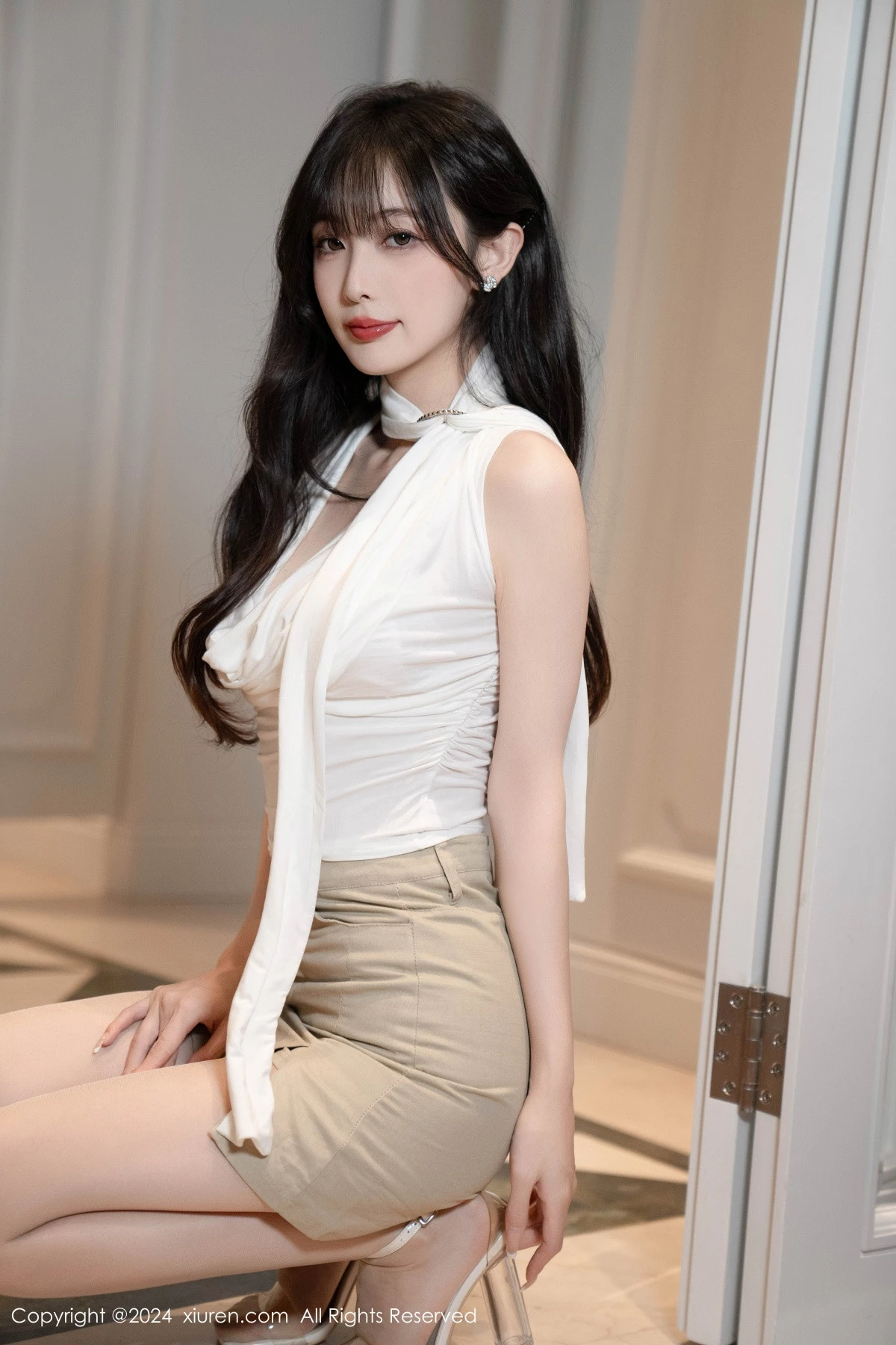 [[XiuRen秀人网]秀人网]No.8849_模特林星阑性感白上衣露白色内衣配超薄肉丝秀曼妙身姿诱惑写真85P