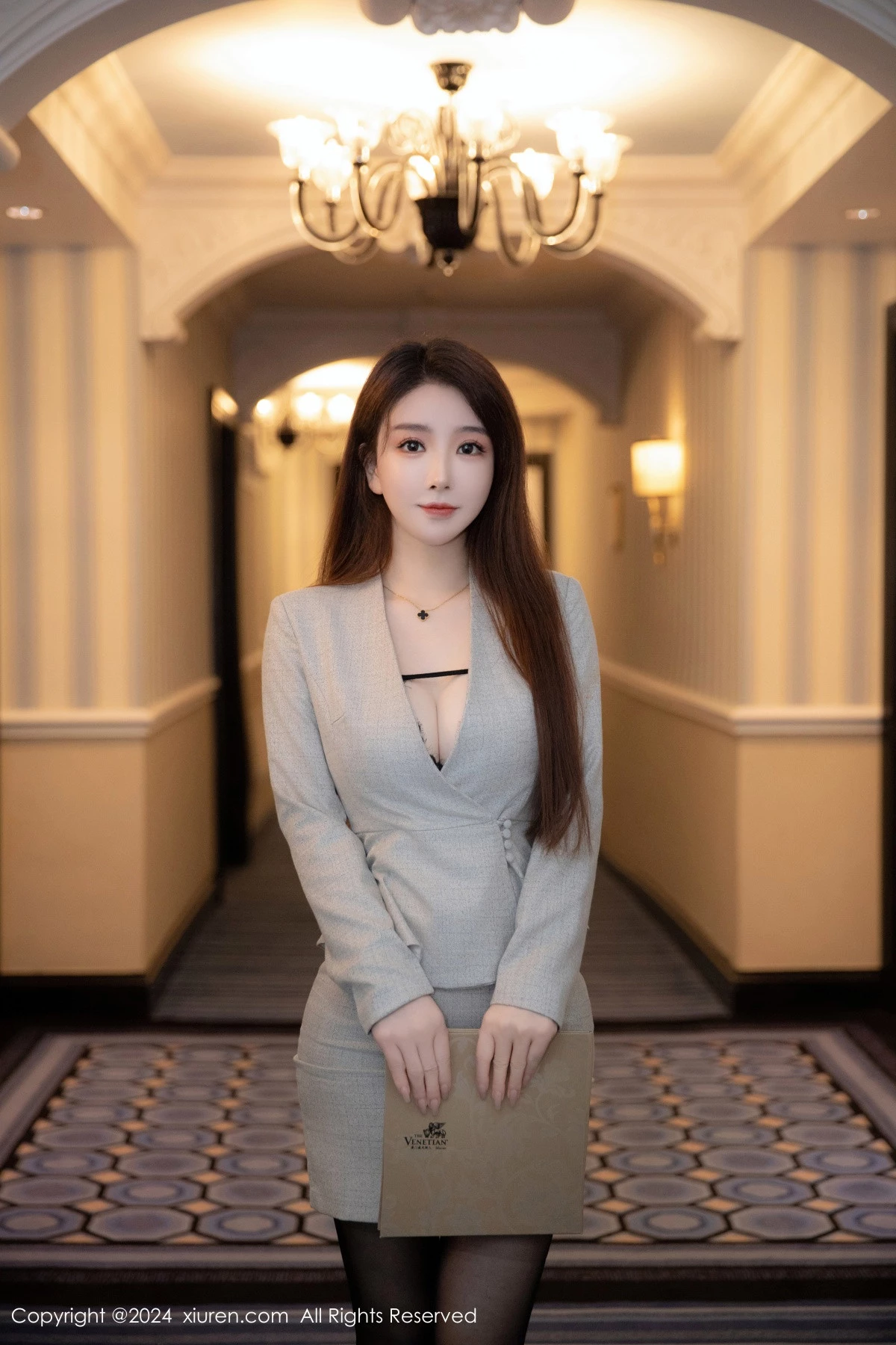 [[XiuRen秀人网]秀人网]No.8716_模特雨儿酱eve性感灰色OL服露黑色蕾丝内衣秀惹火身材诱惑写真83P