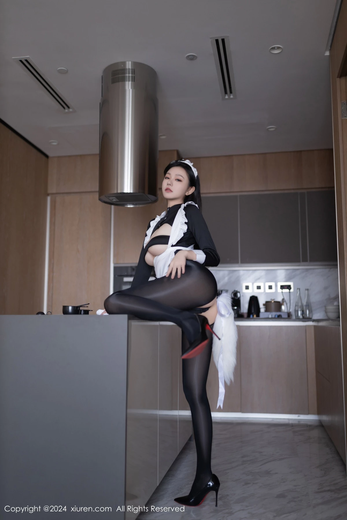 [[XiuRen秀人网]秀人网]No.8720_模特安然anran性感黑色女仆服饰配黑丝裤袜秀柔美身段诱惑写真80P