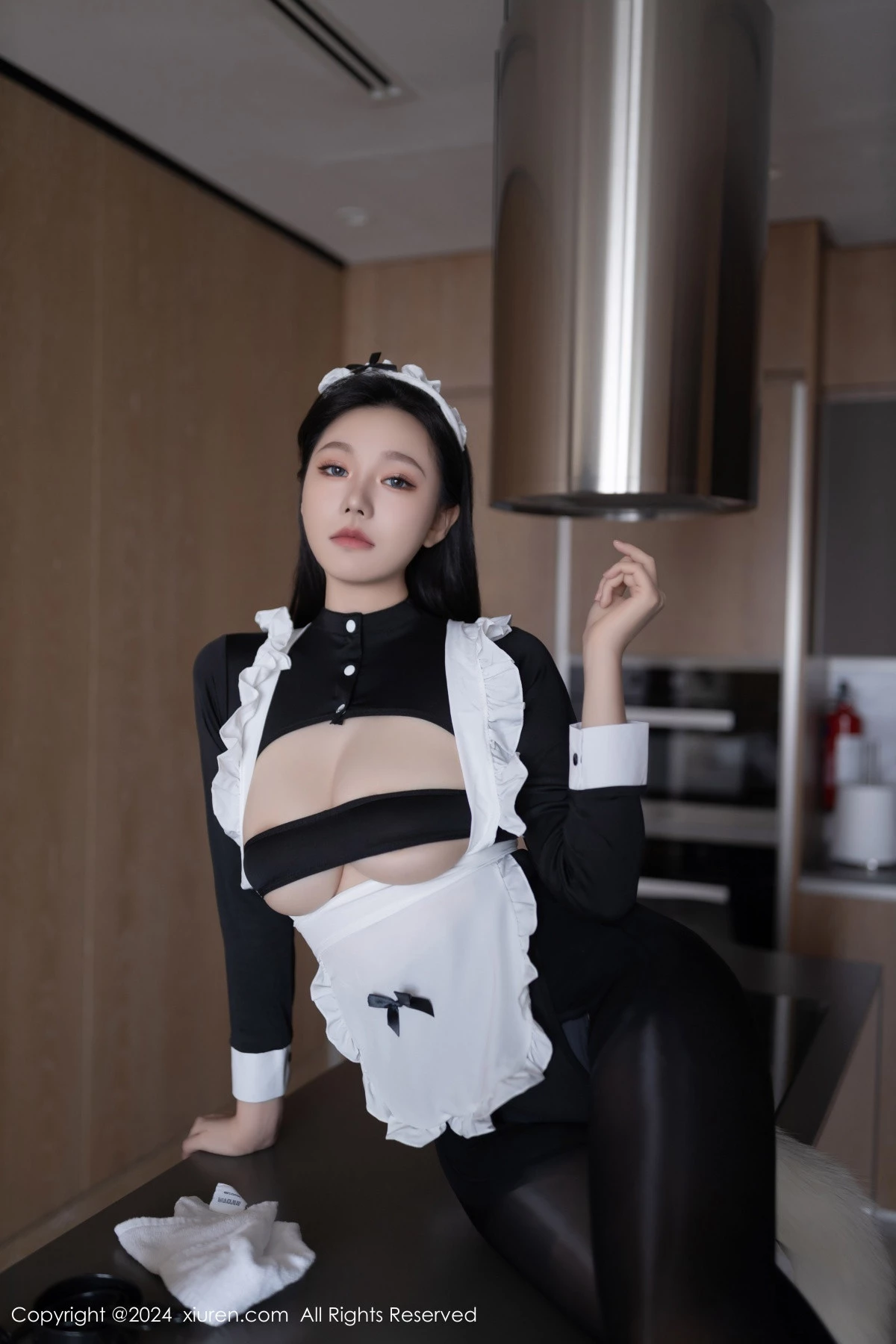 [[XiuRen秀人网]秀人网]No.8720_模特安然anran性感黑色女仆服饰配黑丝裤袜秀柔美身段诱惑写真80P