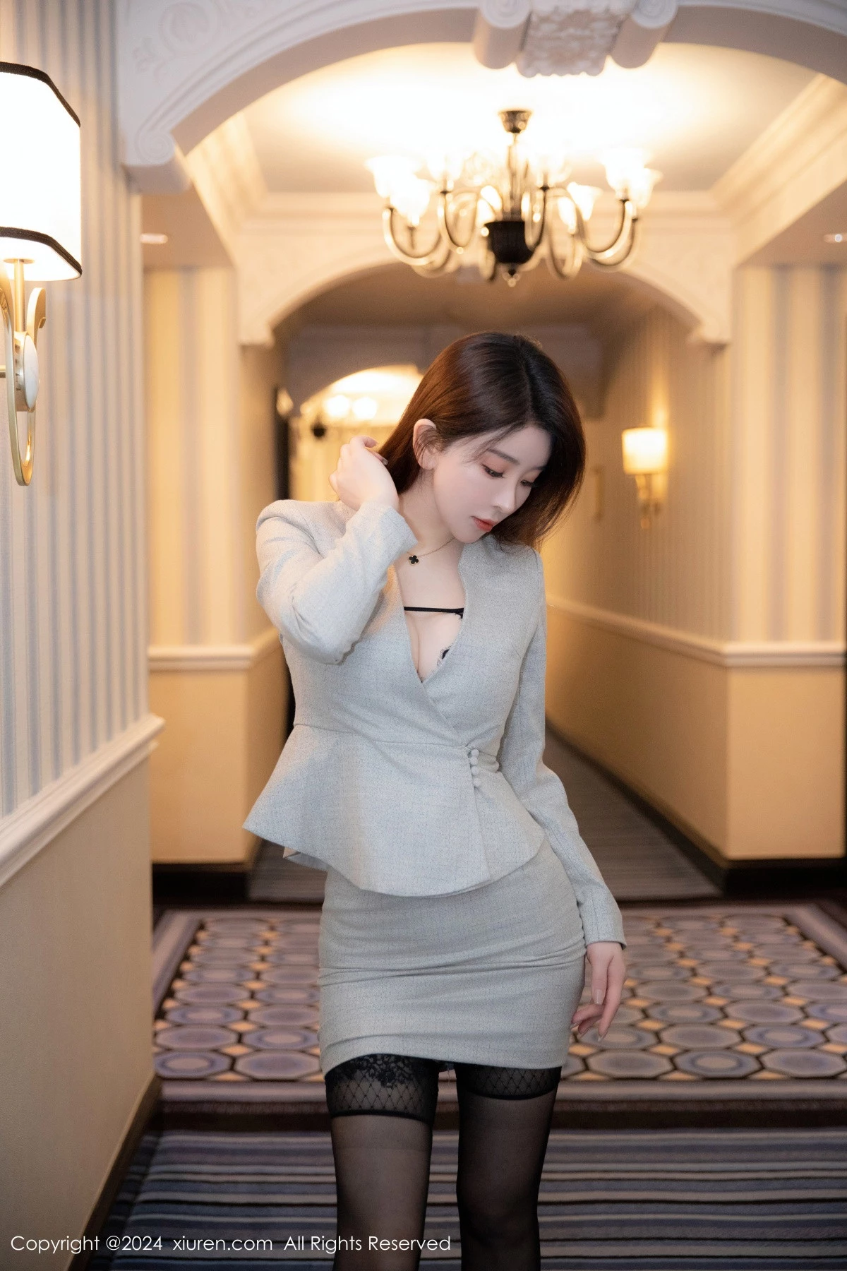 [[XiuRen秀人网]秀人网]No.8716_模特雨儿酱eve性感灰色OL服露黑色蕾丝内衣秀惹火身材诱惑写真83P